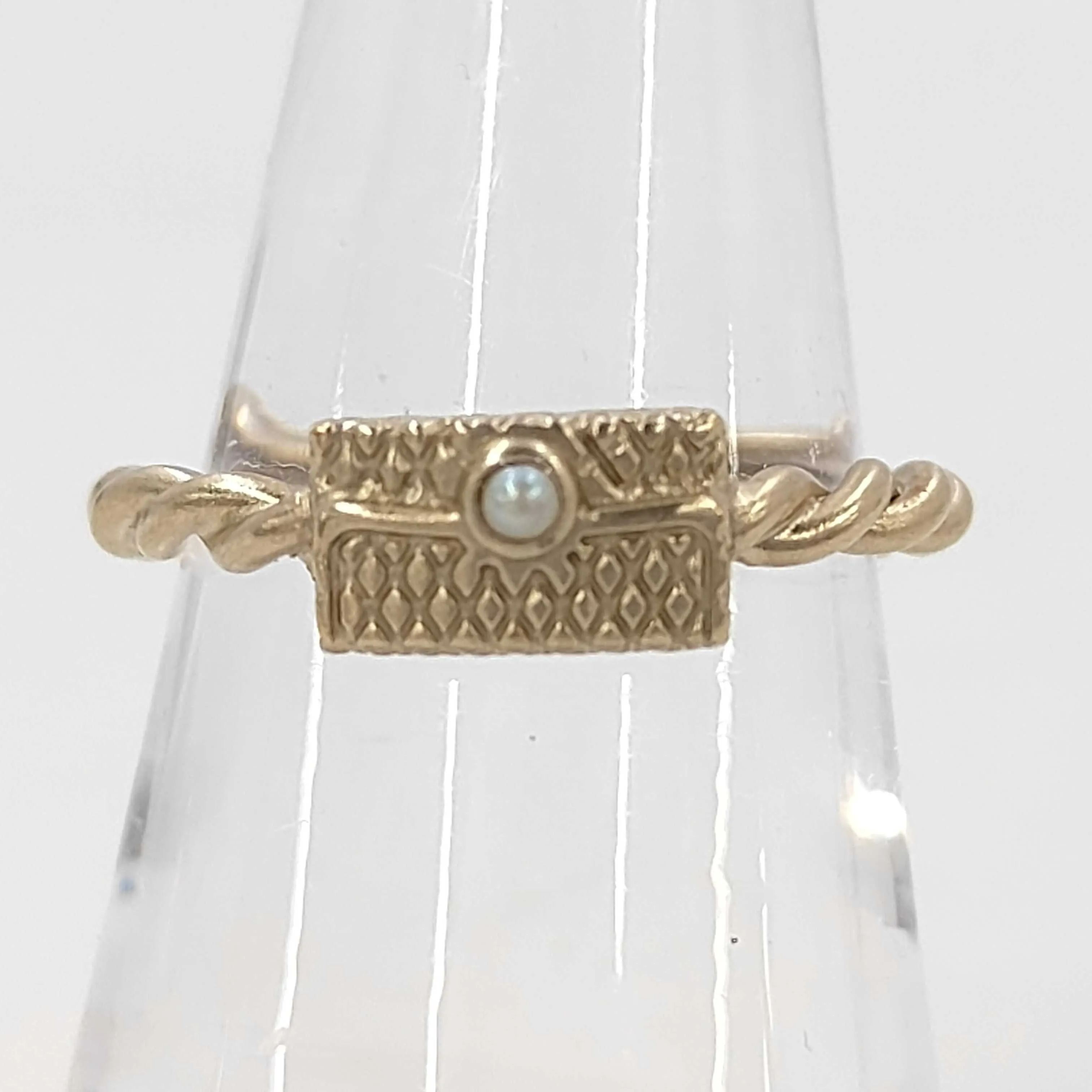 C Bag Pearl ring