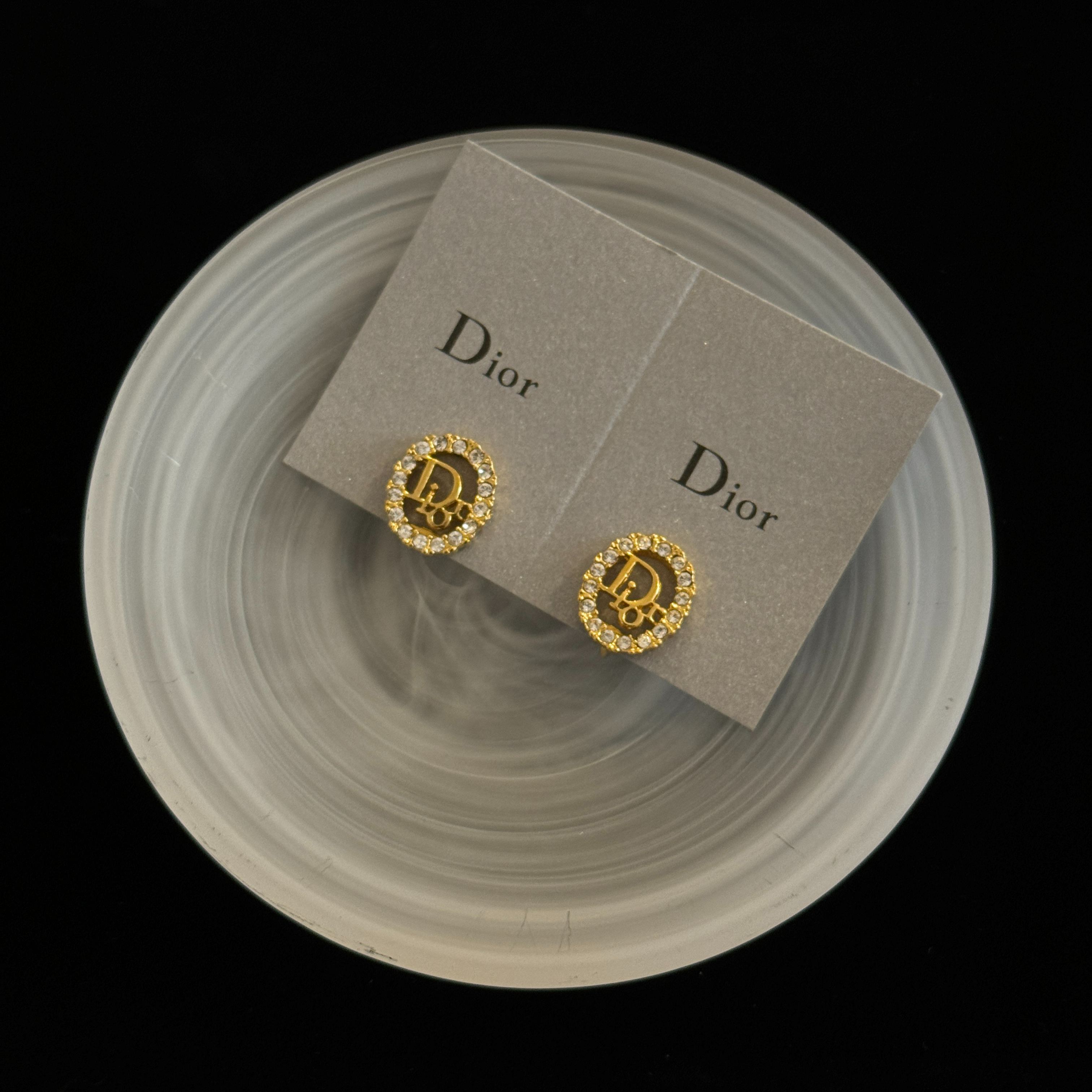 D Oval diamond gold earrings