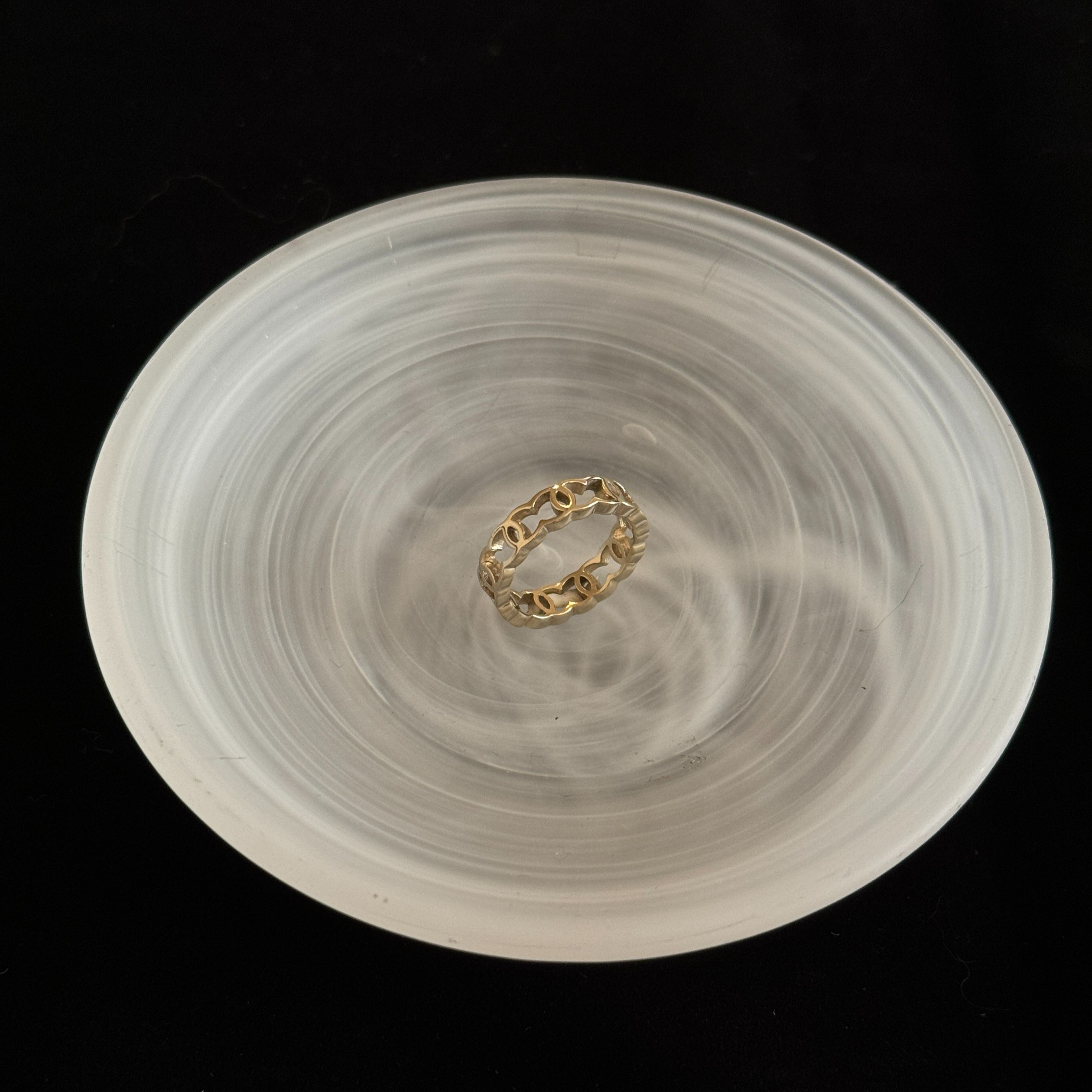 C Full circle hollow logo ring