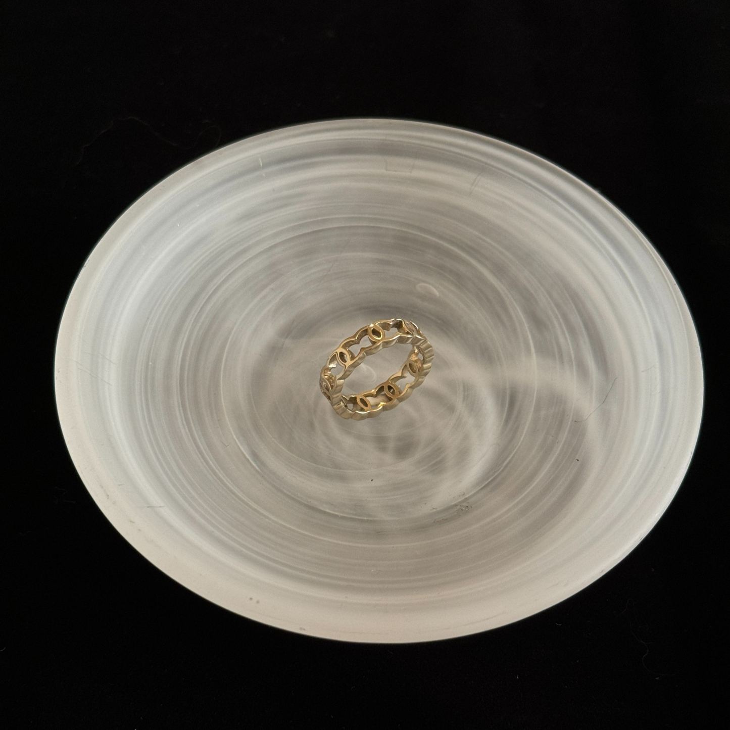 C Full circle hollow logo ring