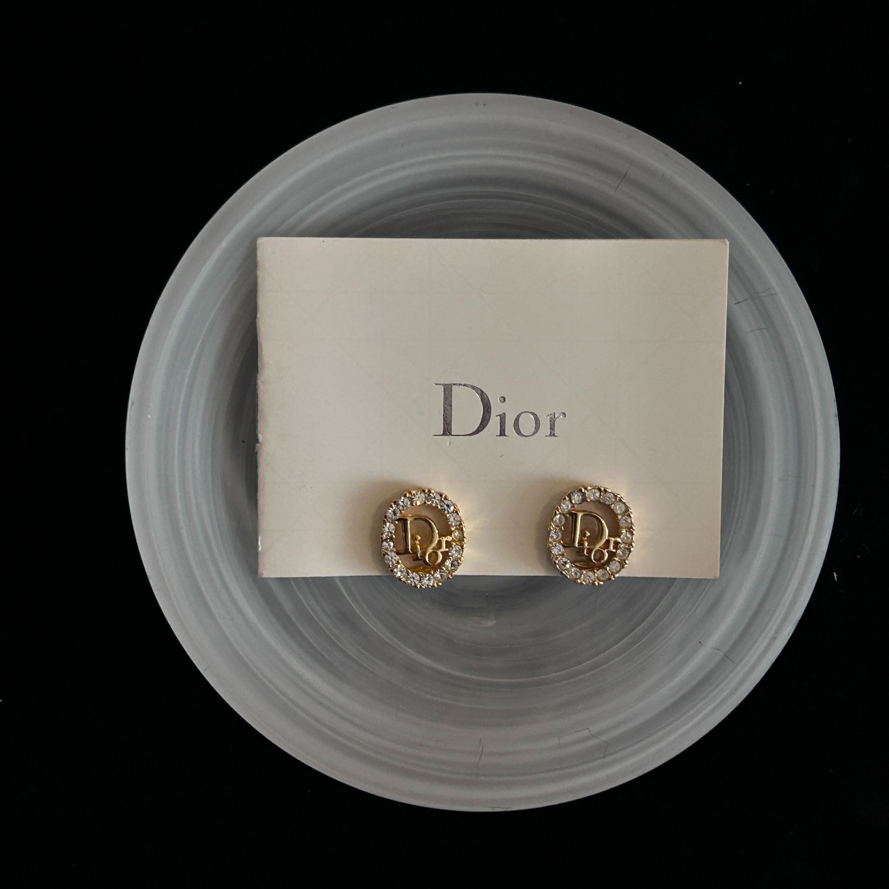 D Oval diamond gold earrings