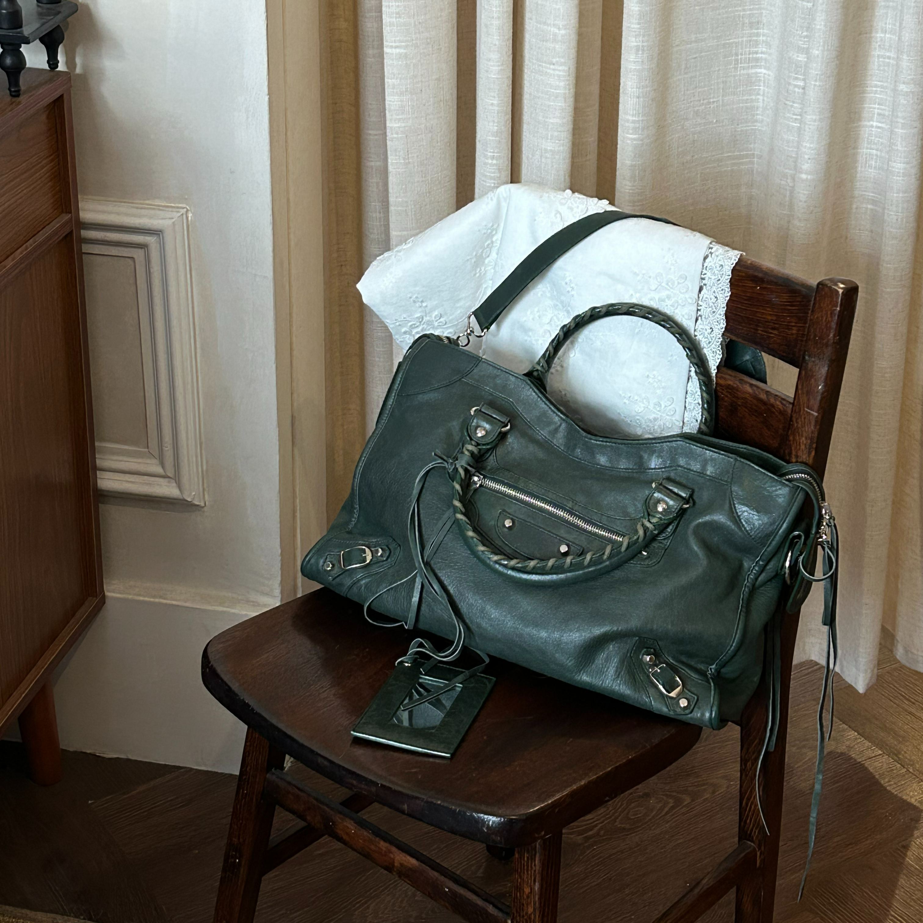 B Military green motorcycle bag
