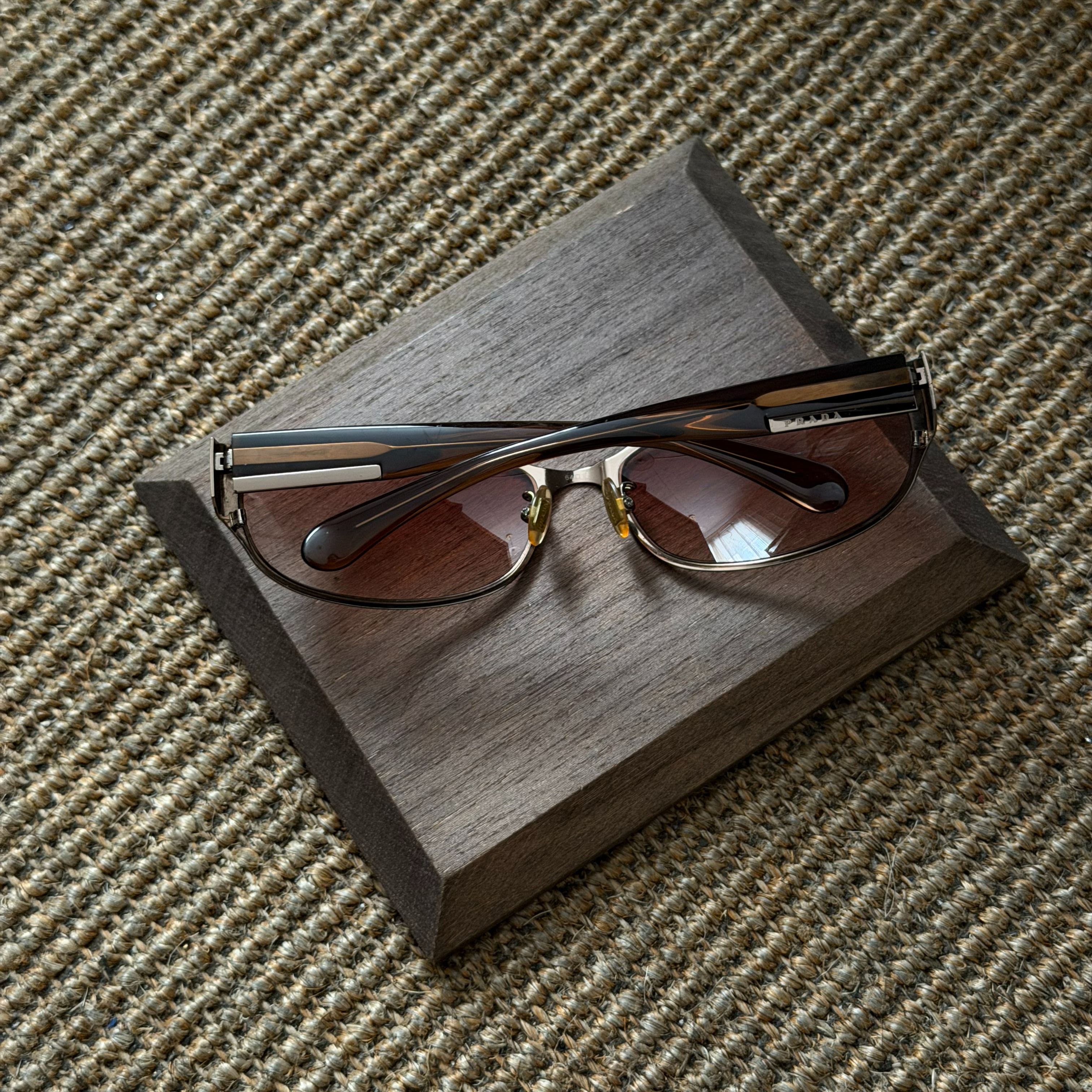 P Oval business sunglasses