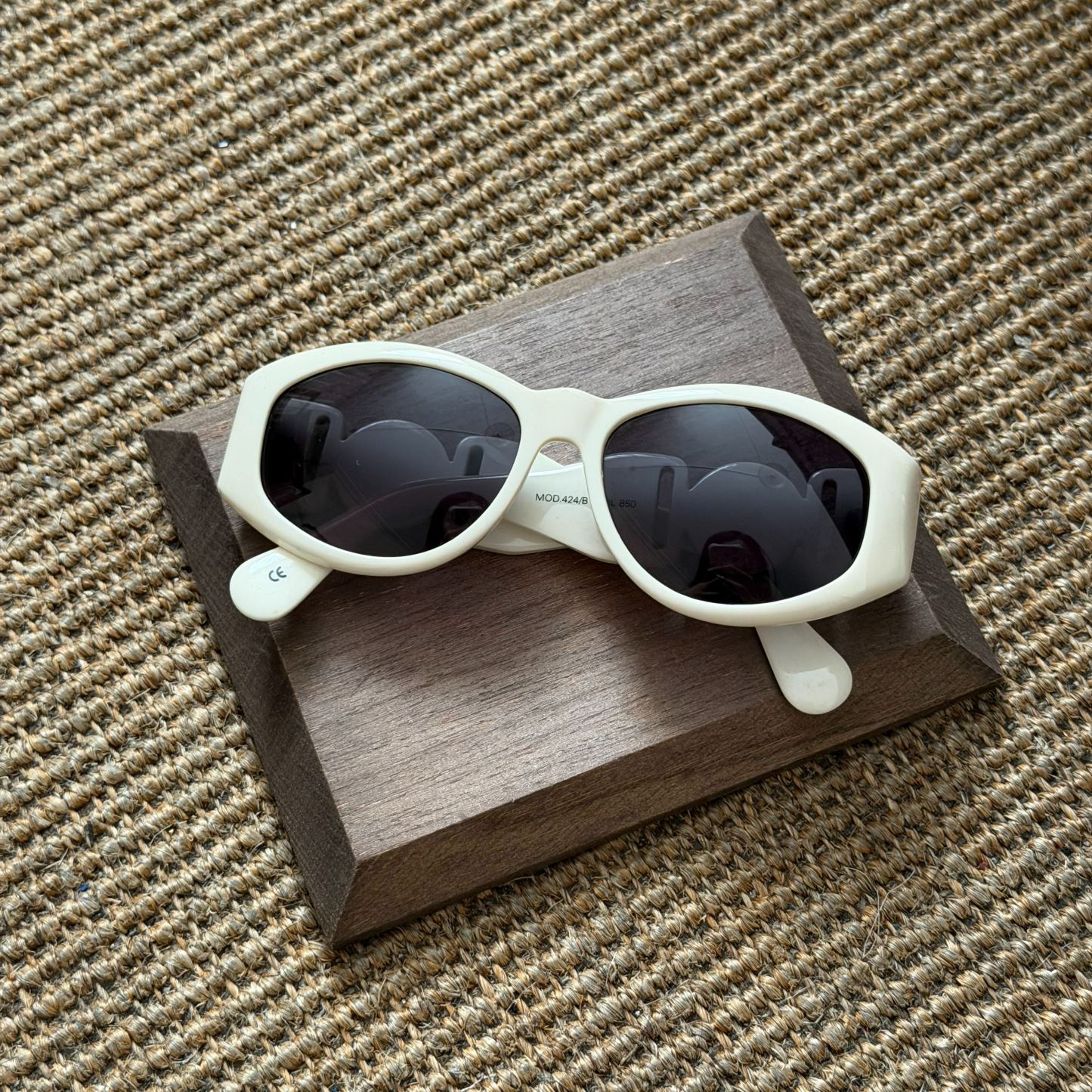 Ver Oval white sunglasses