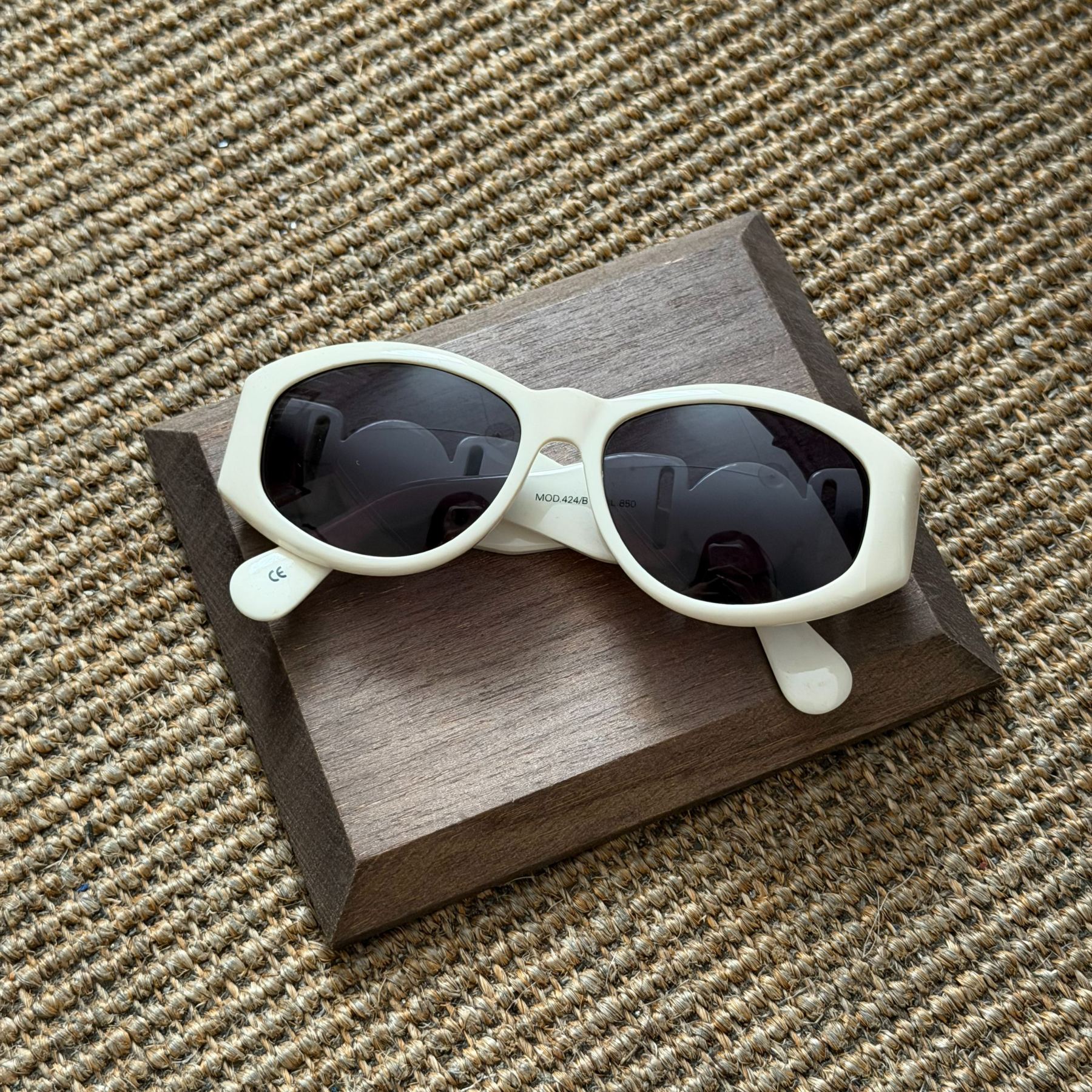 Ver Oval white sunglasses