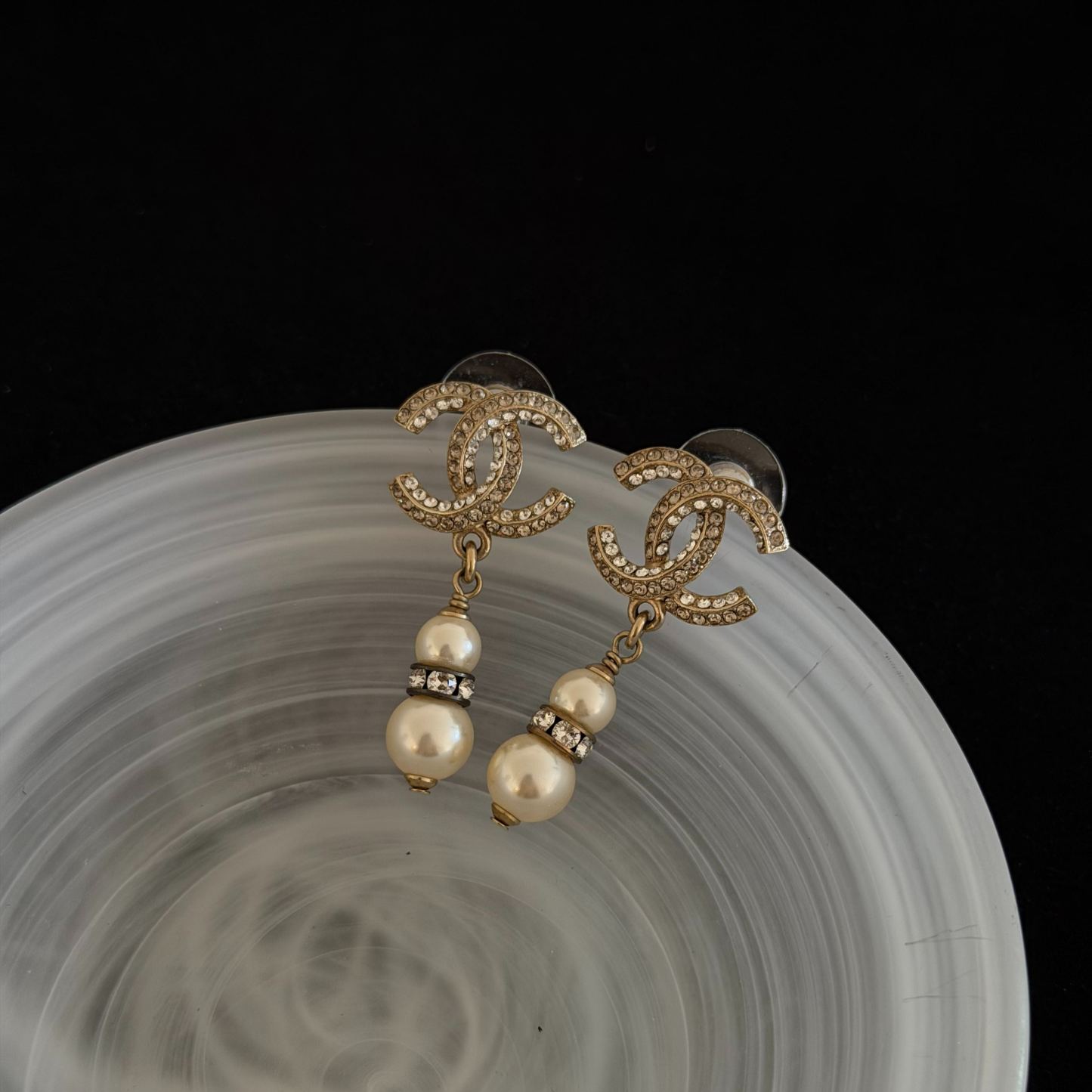 C Gourd-shaped pearl double C full diamond earrings