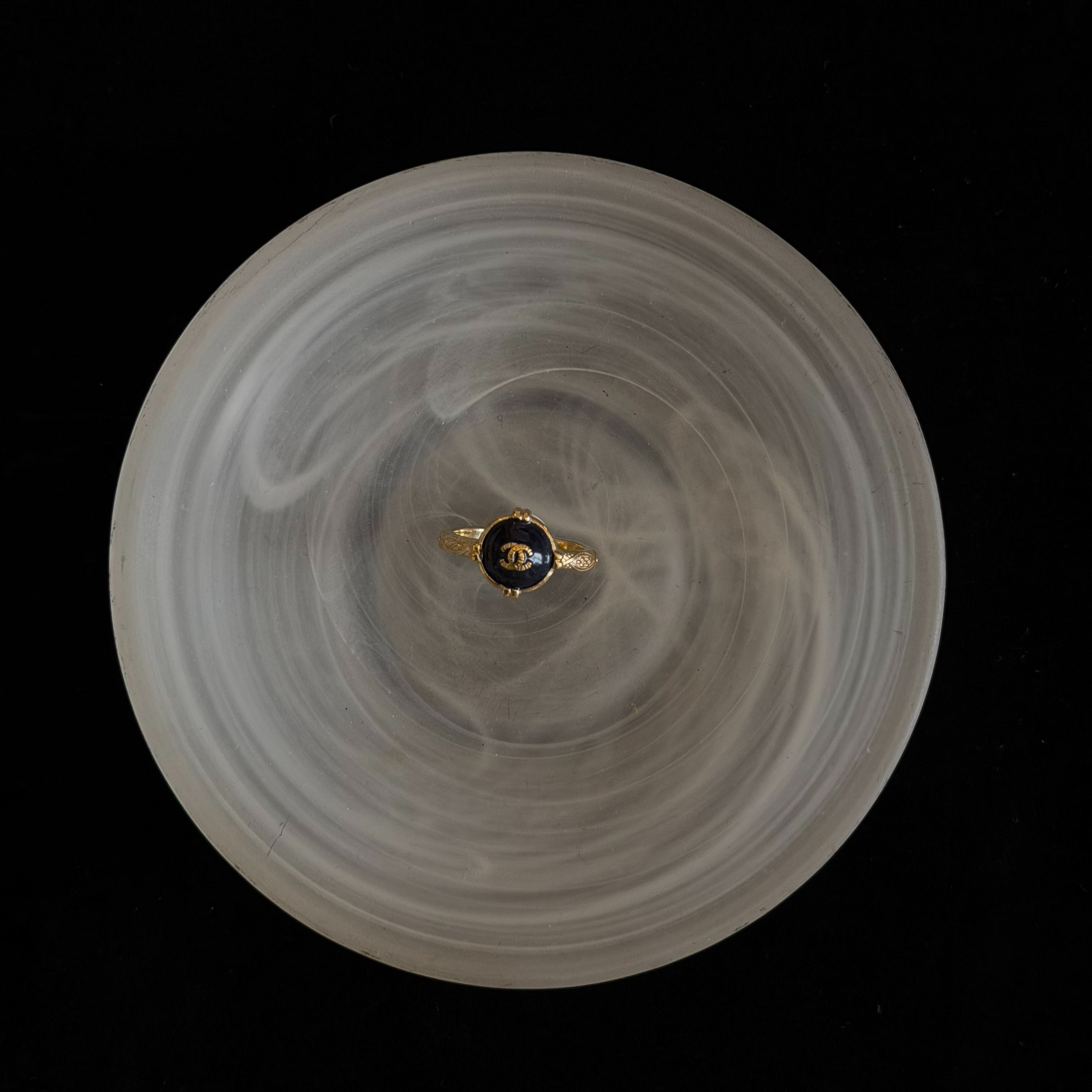 C Round glazed court-style ring