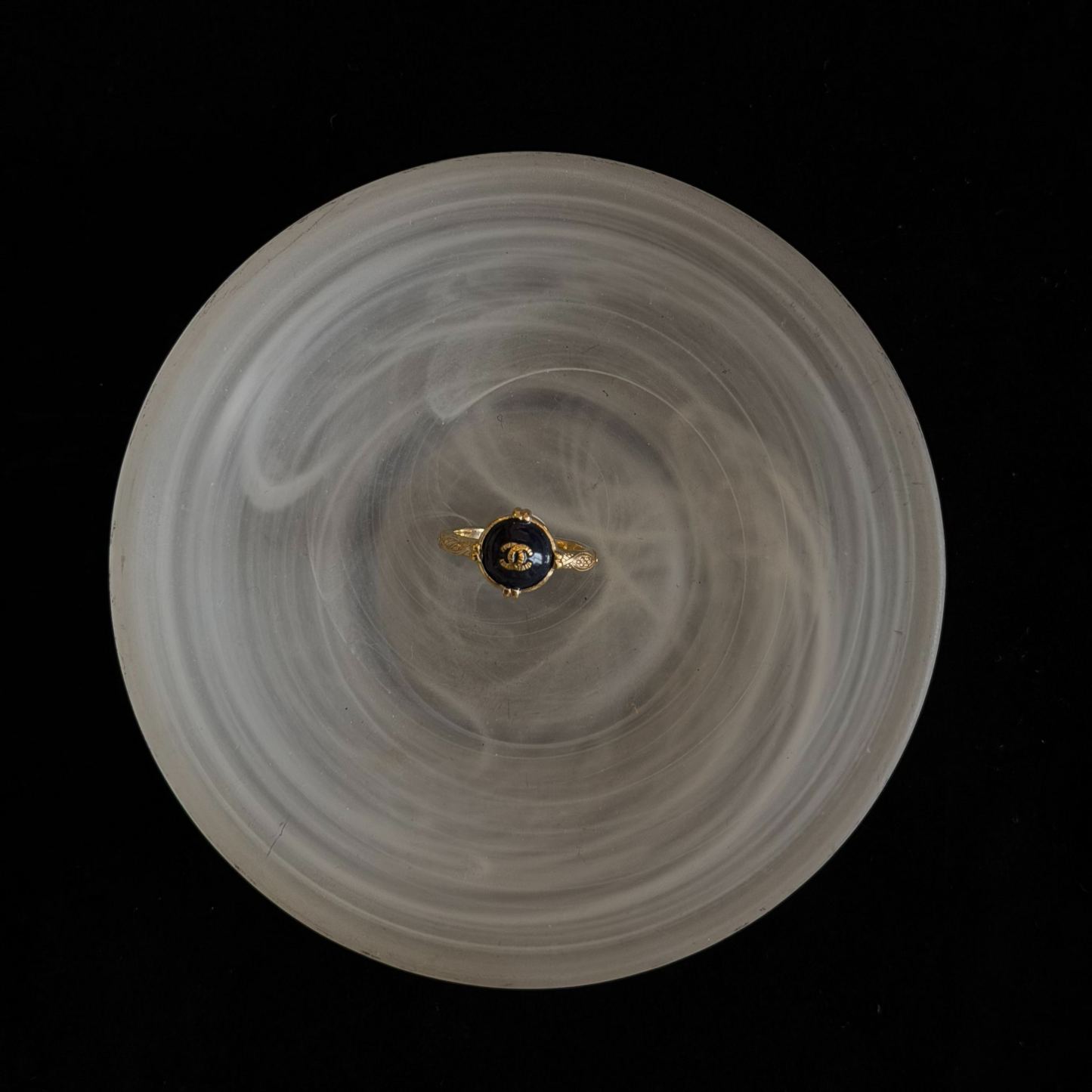 C Round glazed court-style ring
