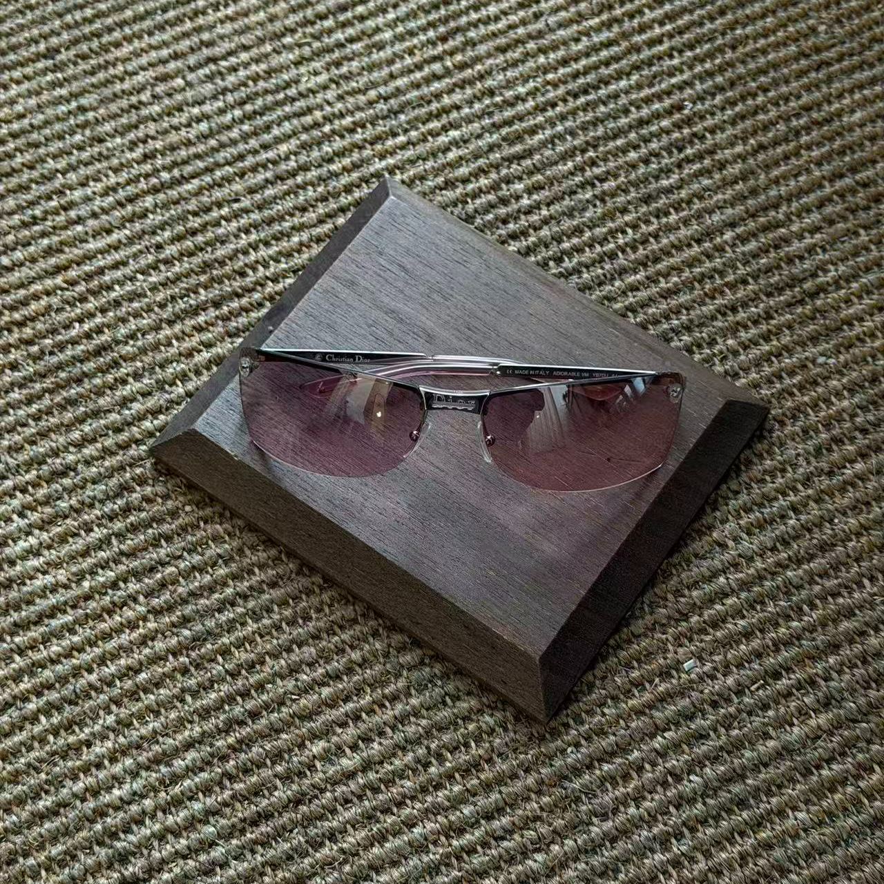 D Frameless silver pink sunglasses