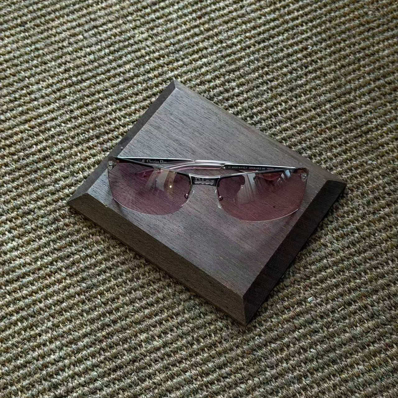 D Frameless silver pink sunglasses
