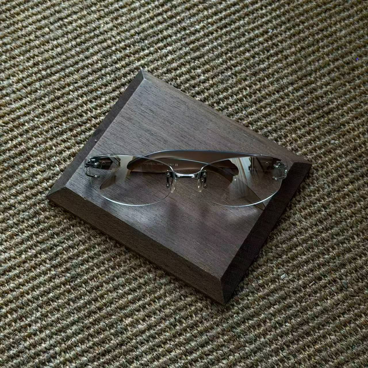 C Frameless silver logo sunglasses