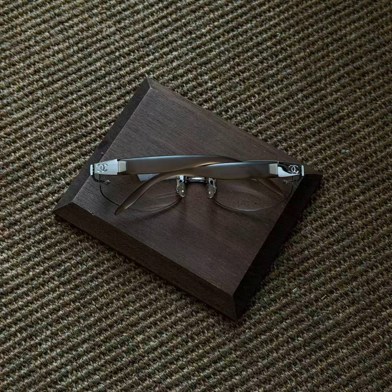 C Frameless silver logo sunglasses