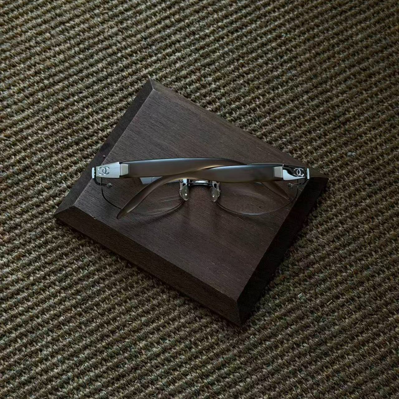 C Frameless silver logo sunglasses