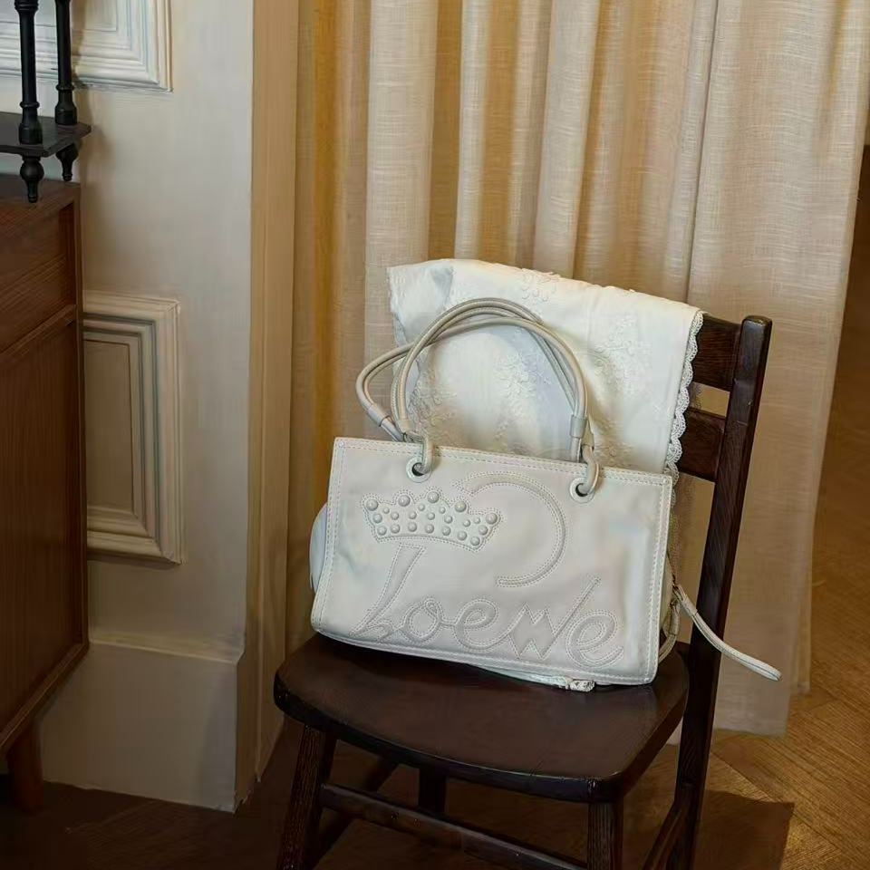 L Crown pattern tote bag