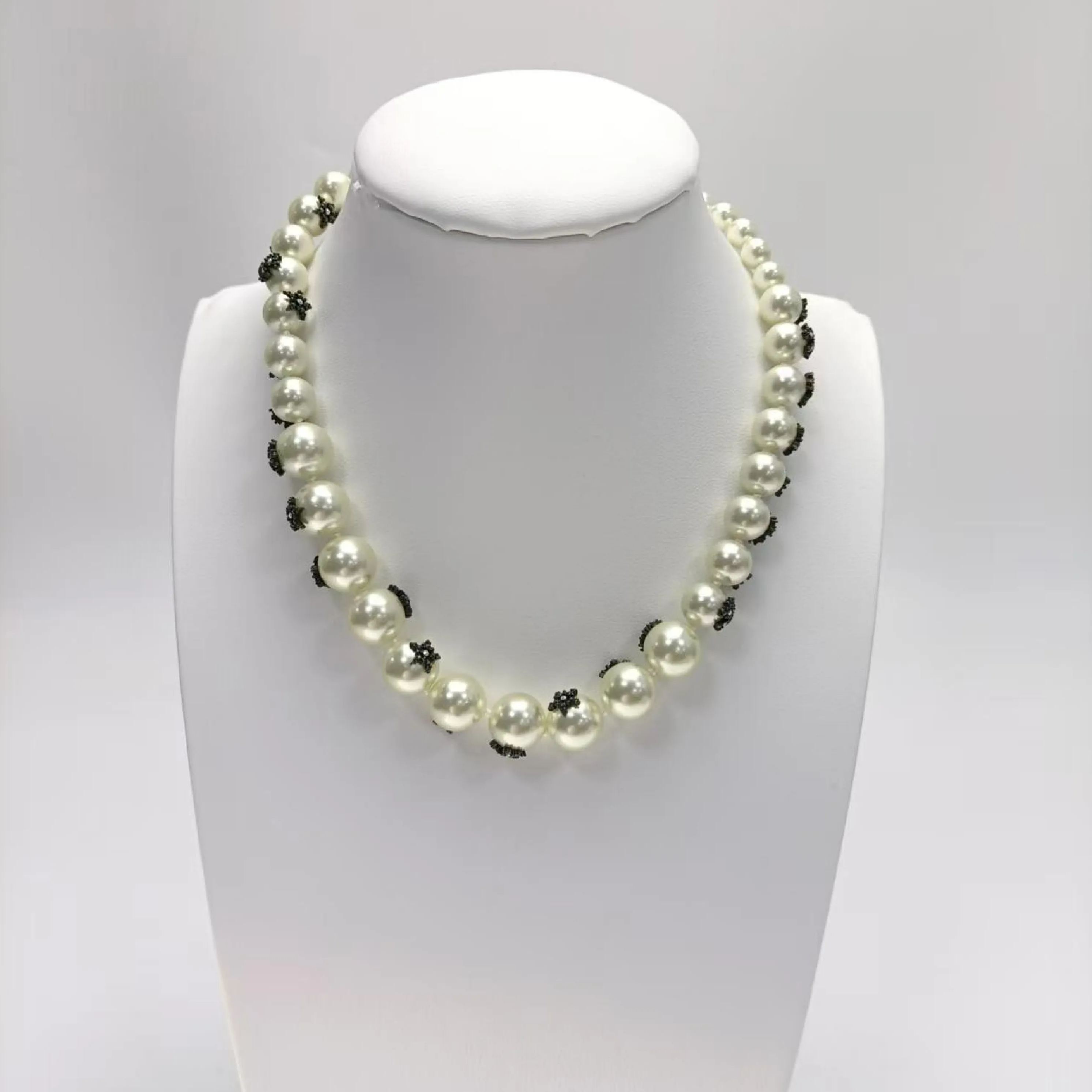 D Pearl Necklace