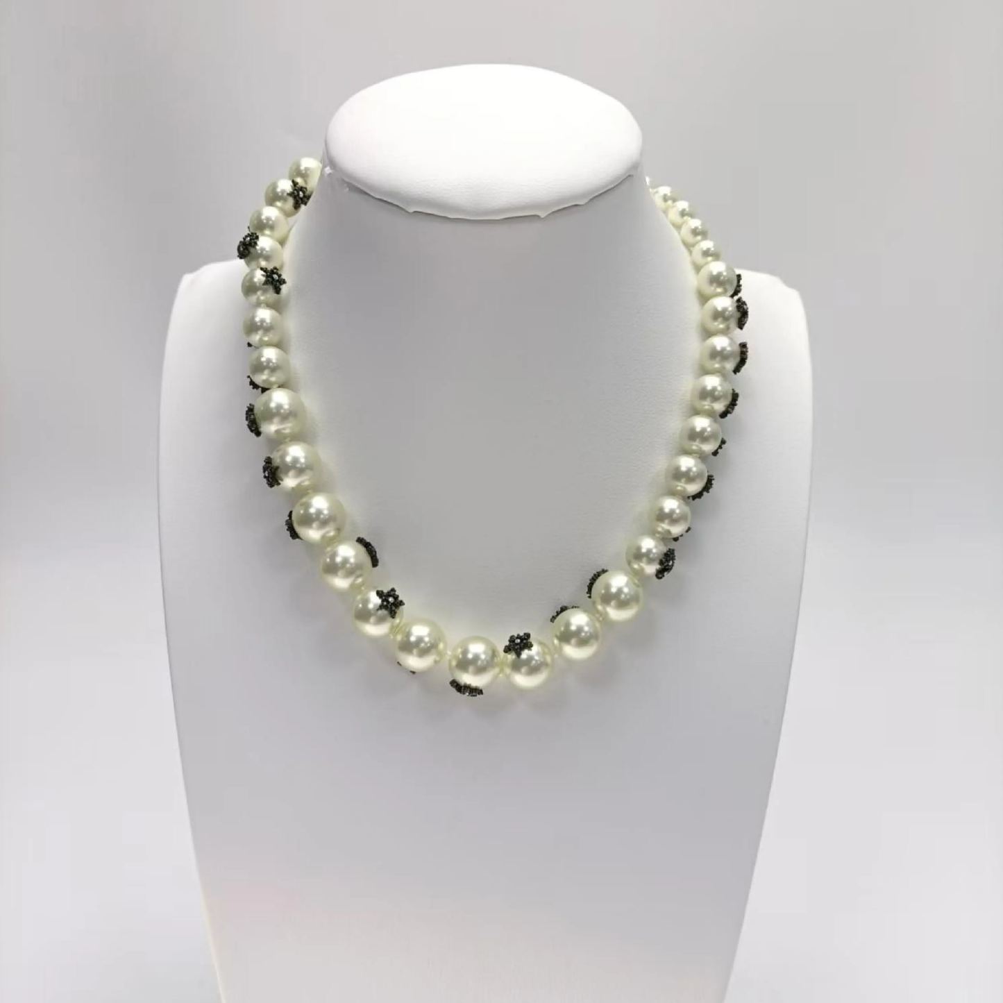 D Pearl Necklace