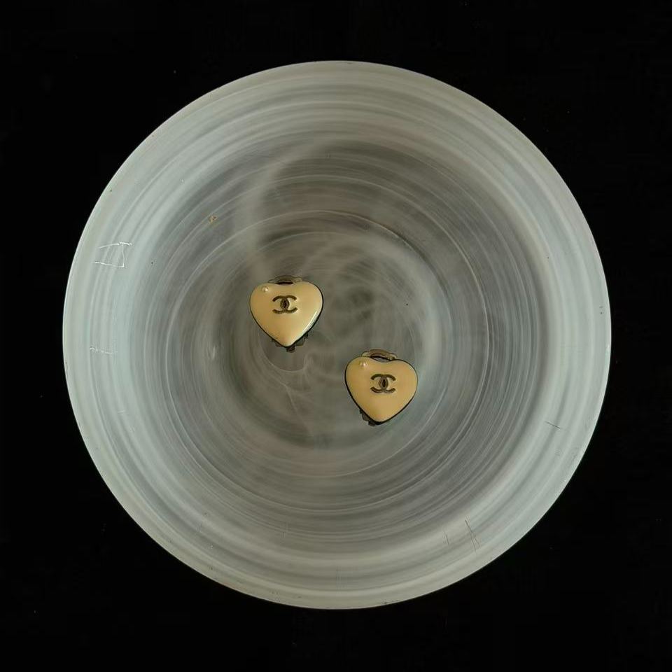 C Heart Cream Earrings
