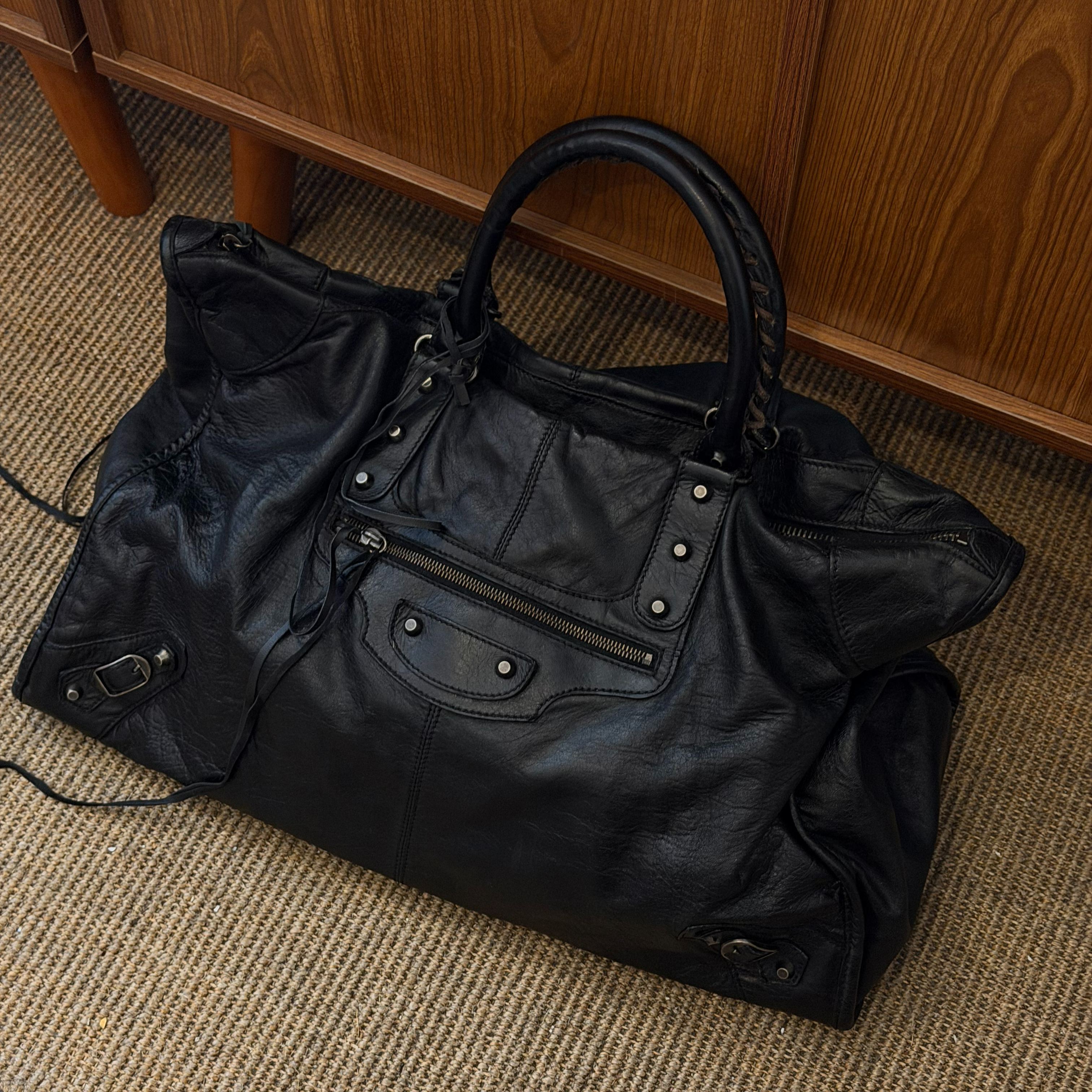 B Black motorcycle bag