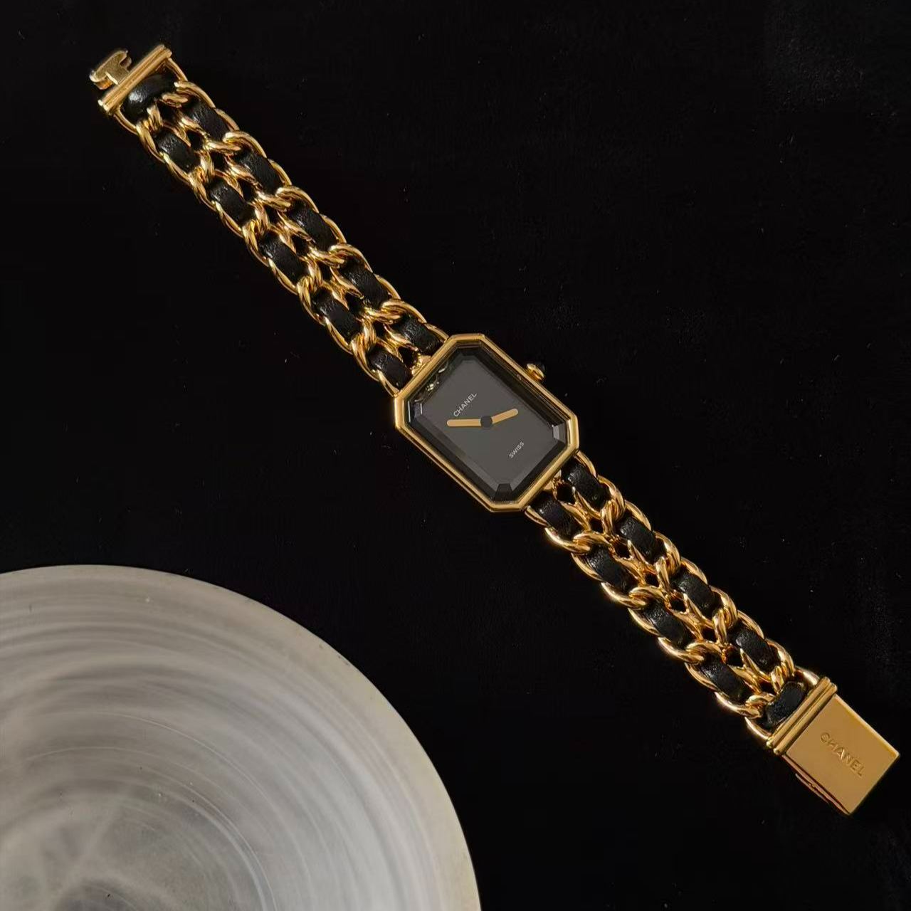 C M-size Black Gold Sugar Cube Watch