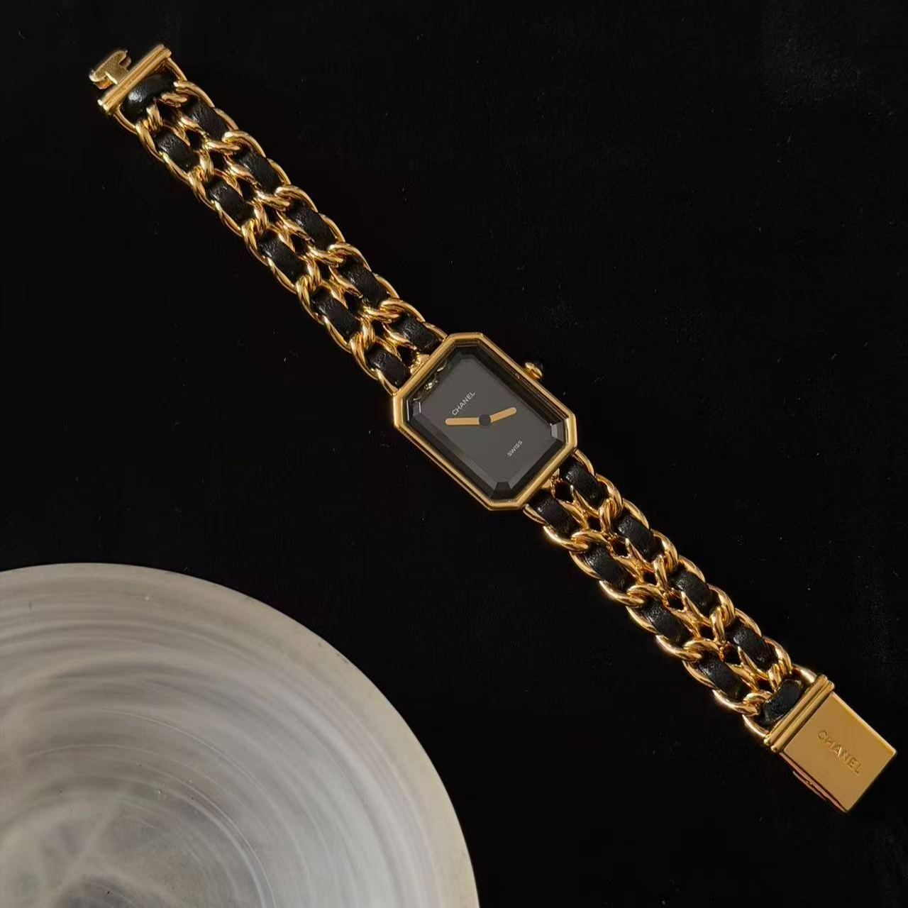 C M-size Black Gold Sugar Cube Watch