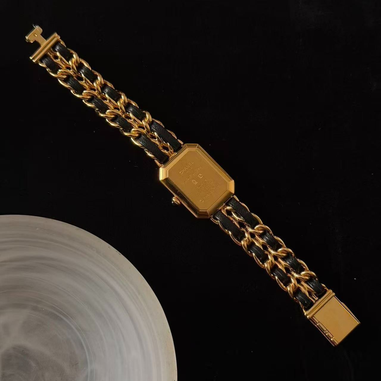 C M-size Black Gold Sugar Cube Watch