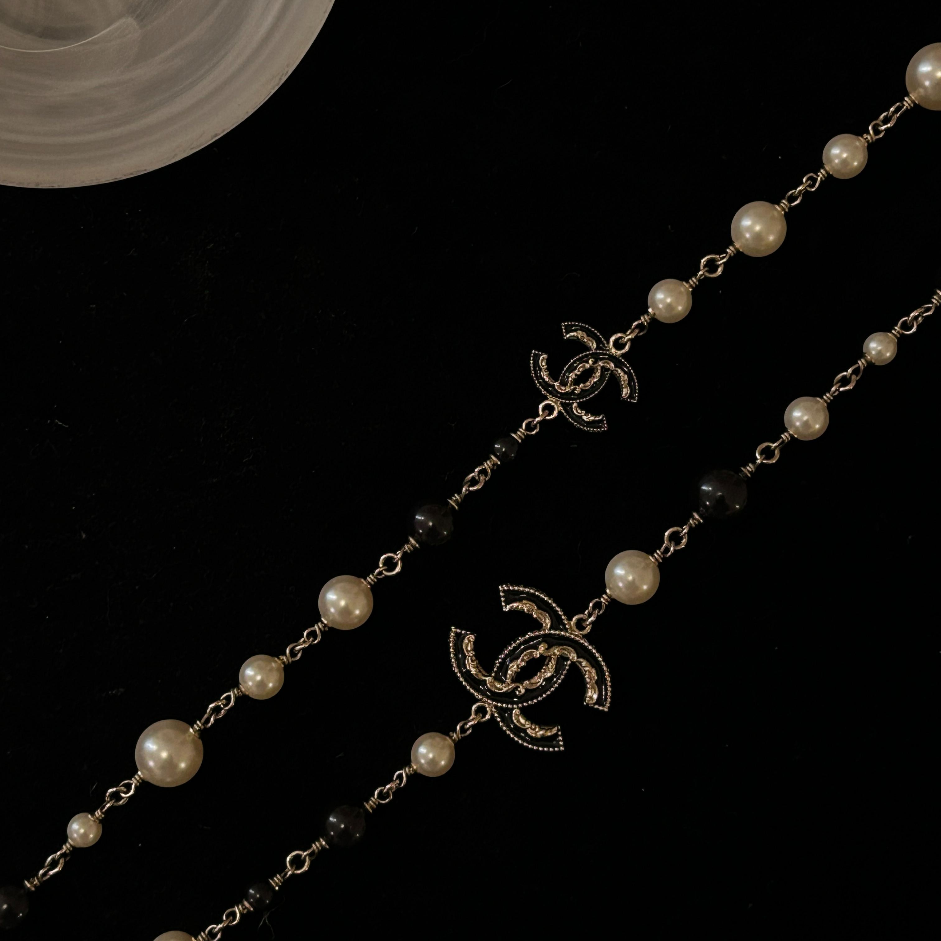 C Pearl Wave Black Gold Double C Necklace
