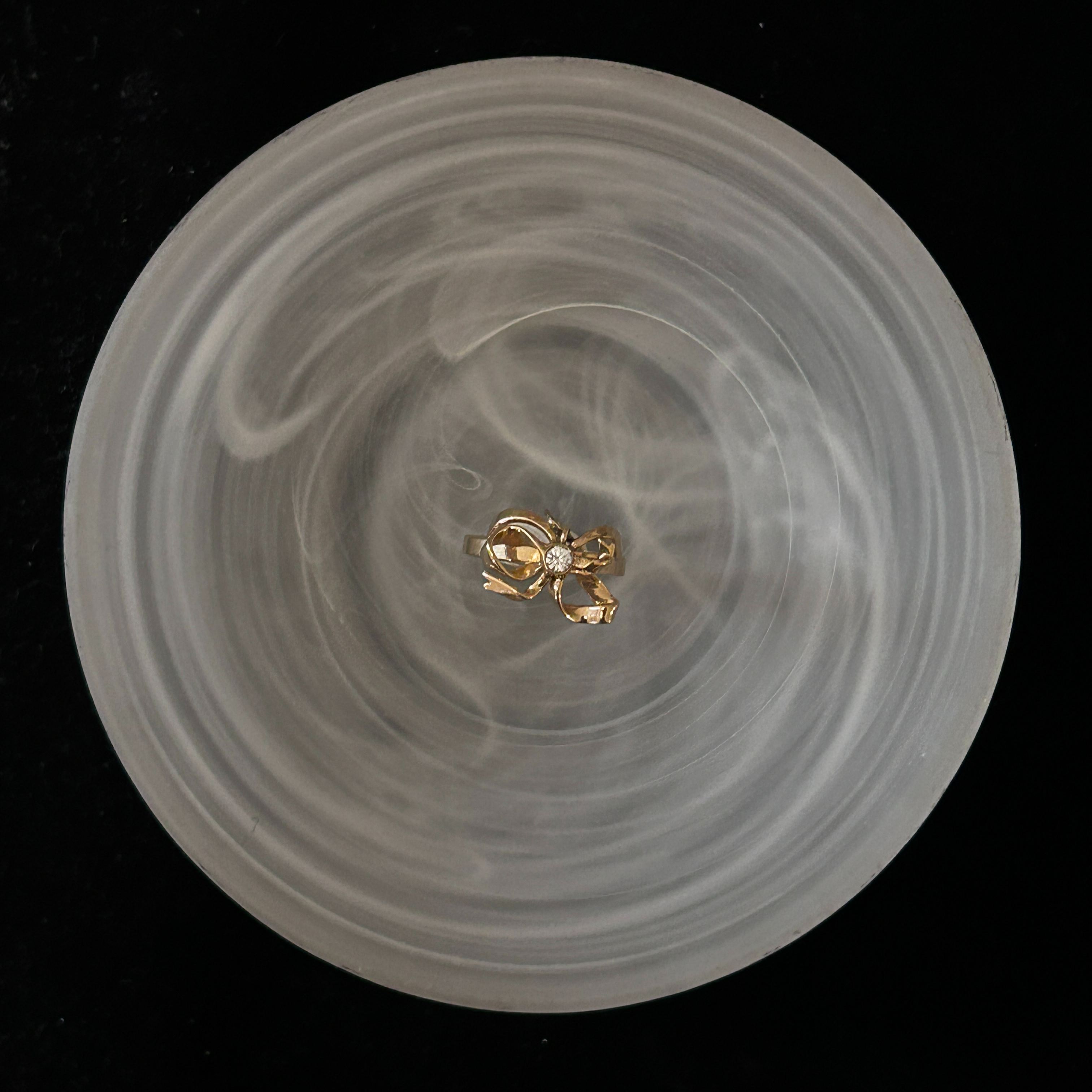 D Bow gold ring