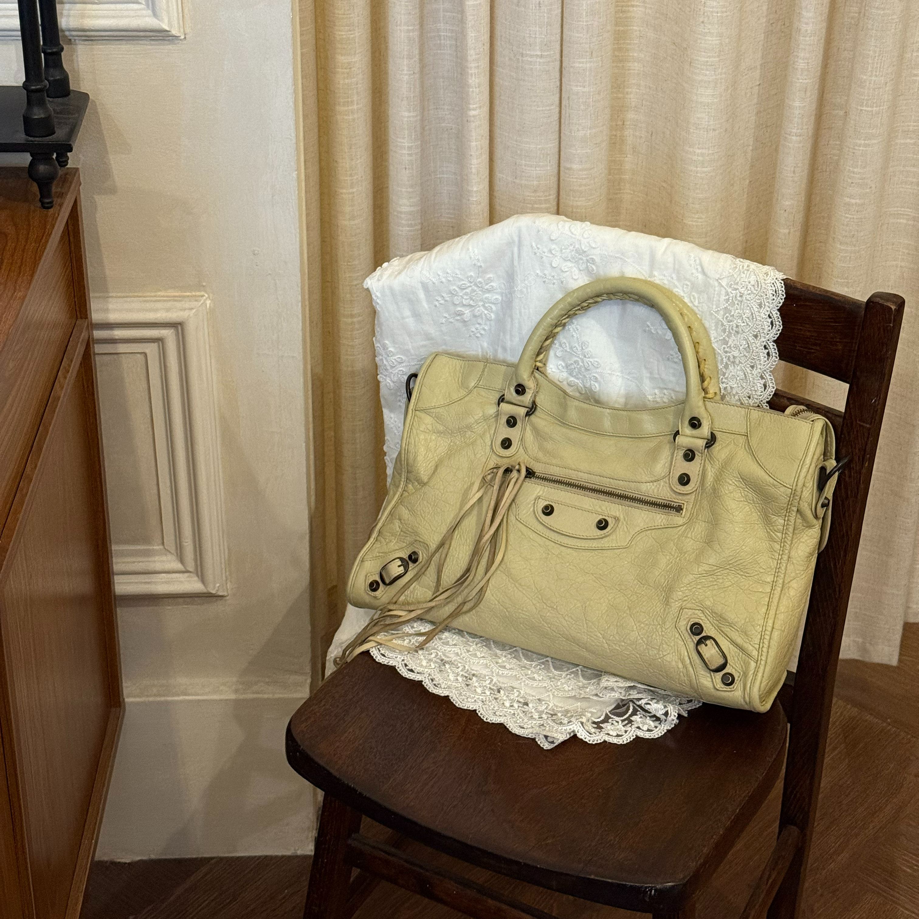 B Black Nails Motorcycle Bag