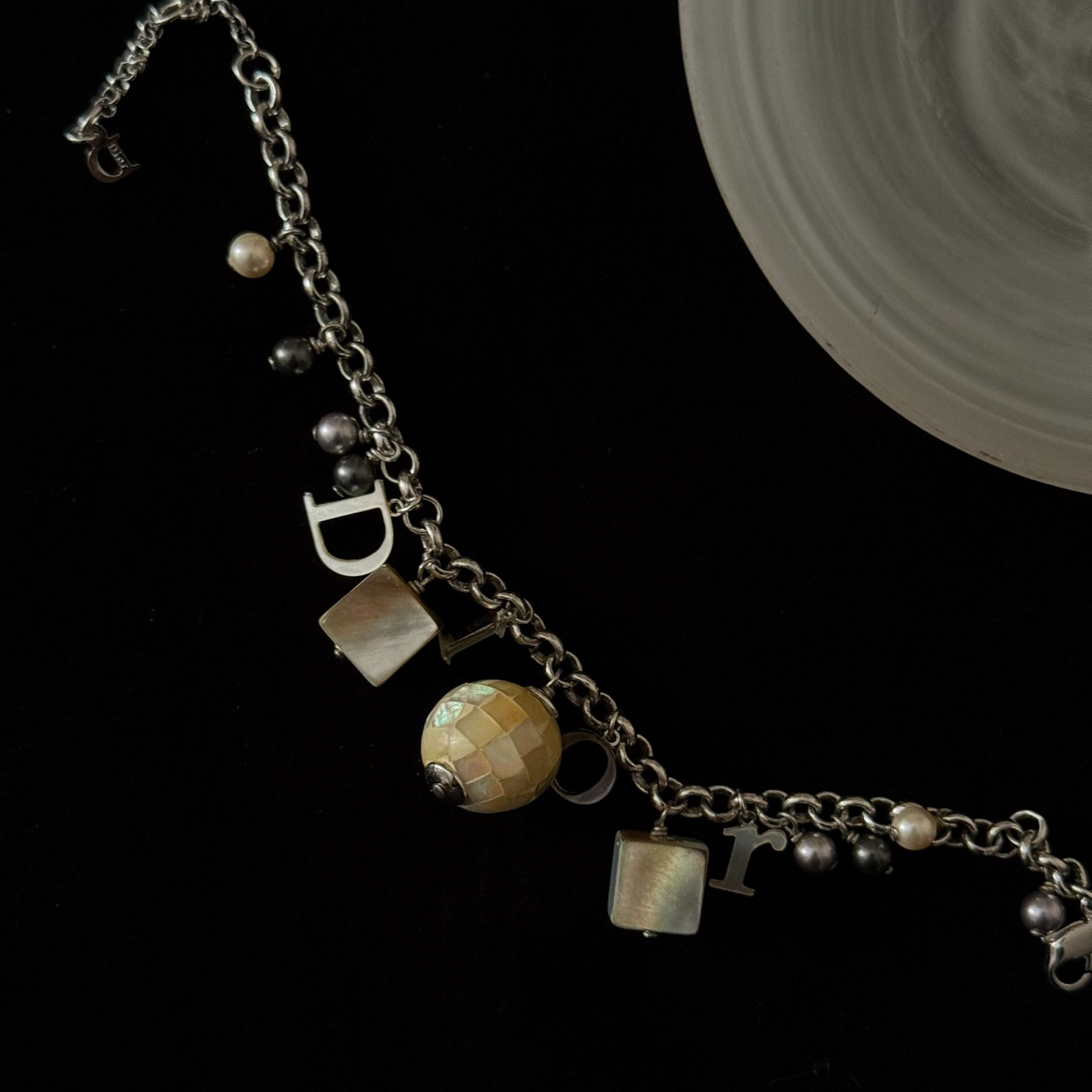 D Mother-of-pearl beaded bracelet