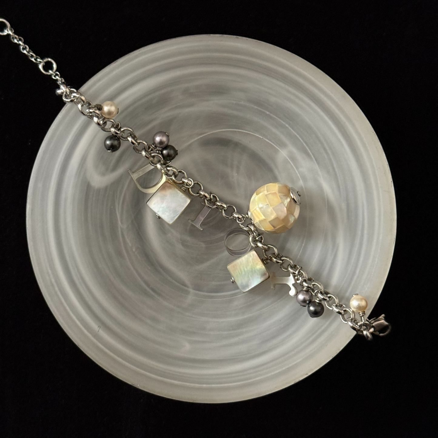 D Mother-of-pearl beaded bracelet