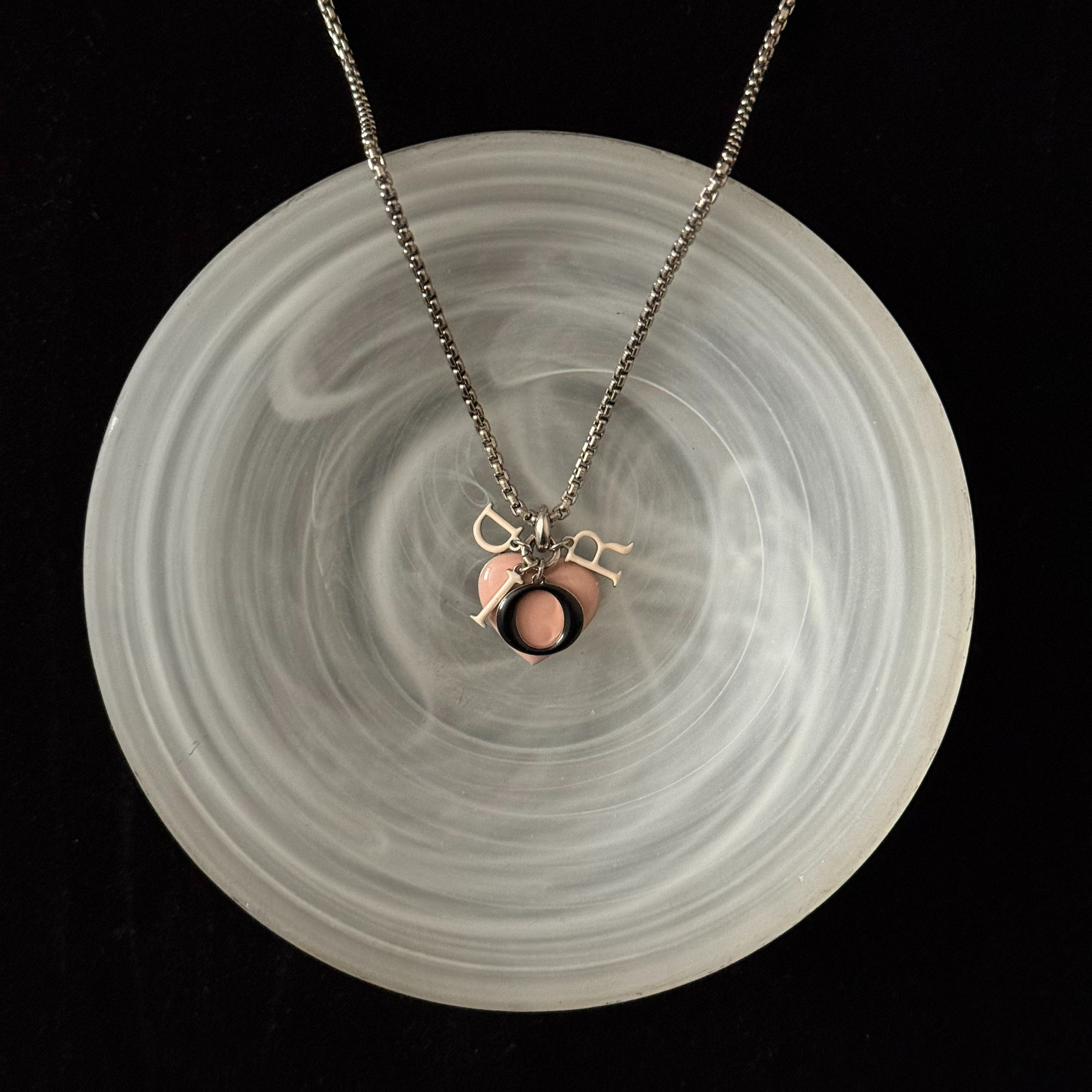D Heart-shaped letter necklace