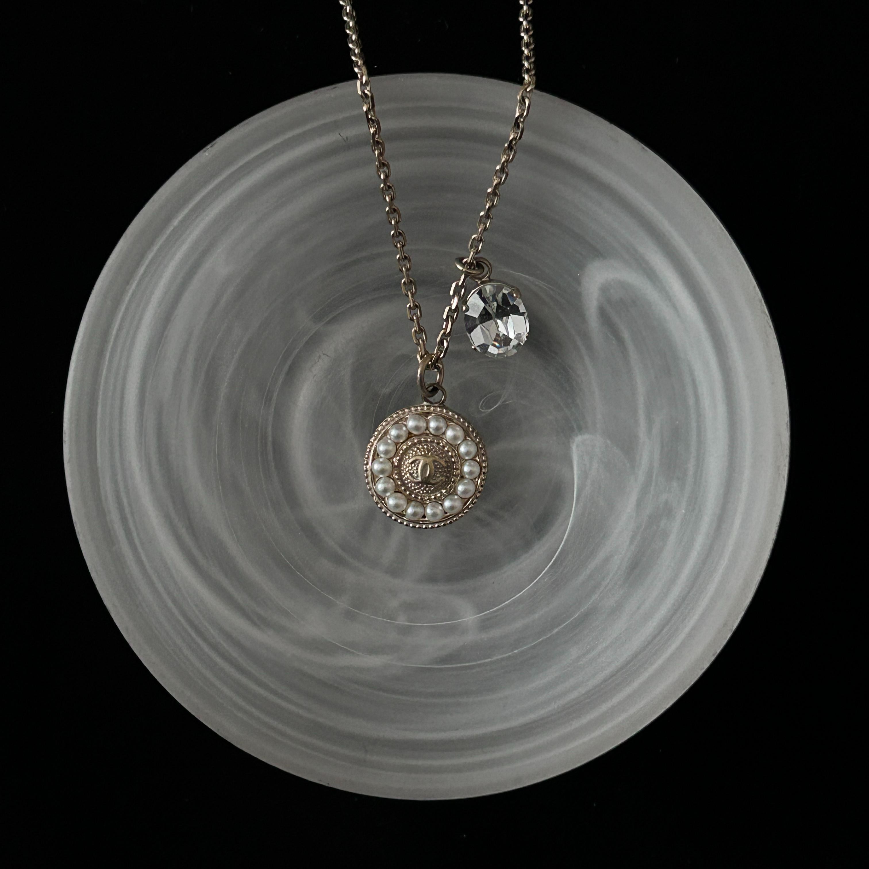C Round Button Pearl Necklace