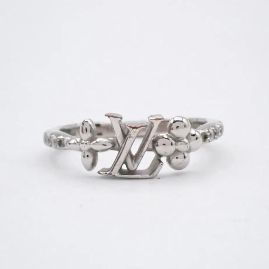 L Floral logo ring