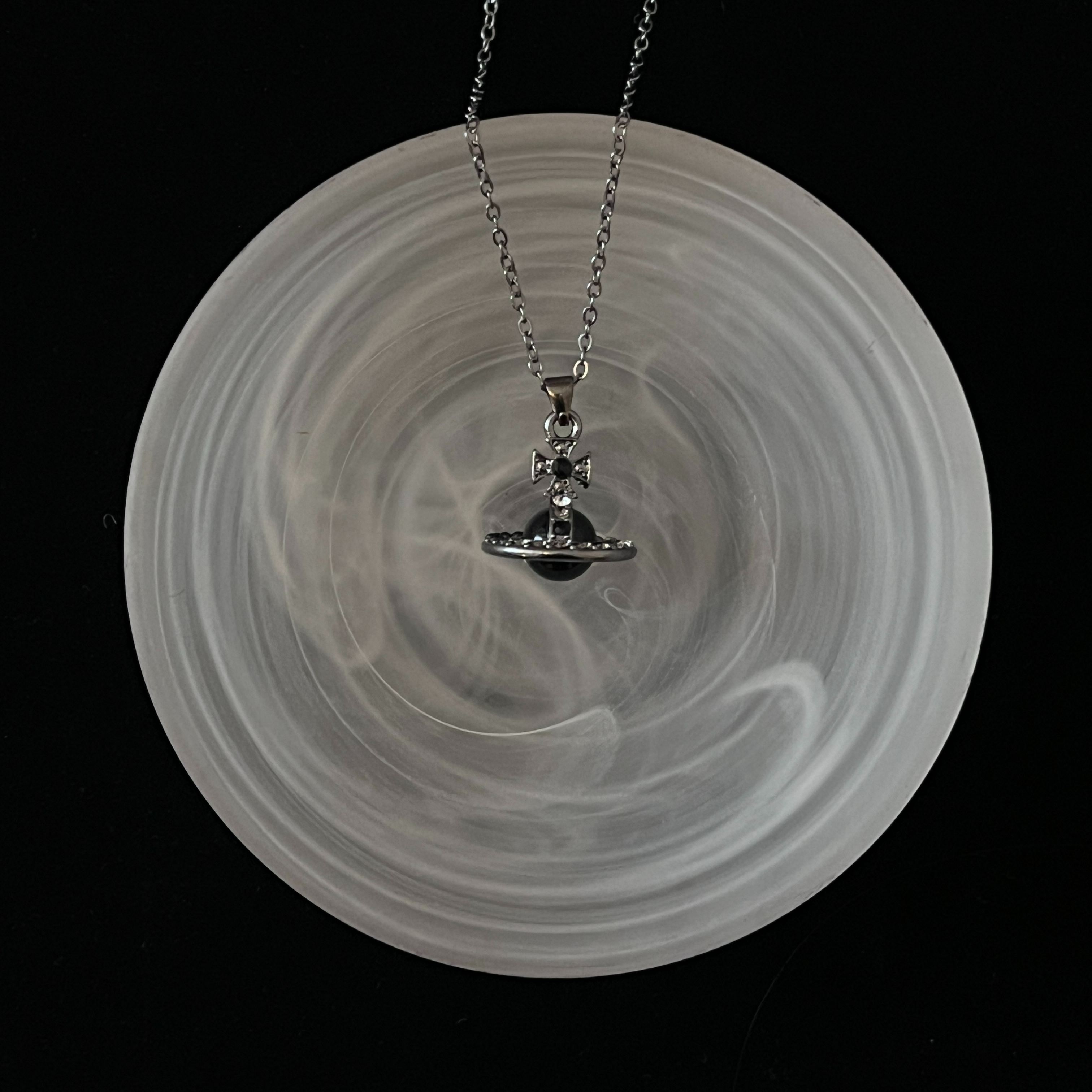 V 3D Saturn small Black Necklace
