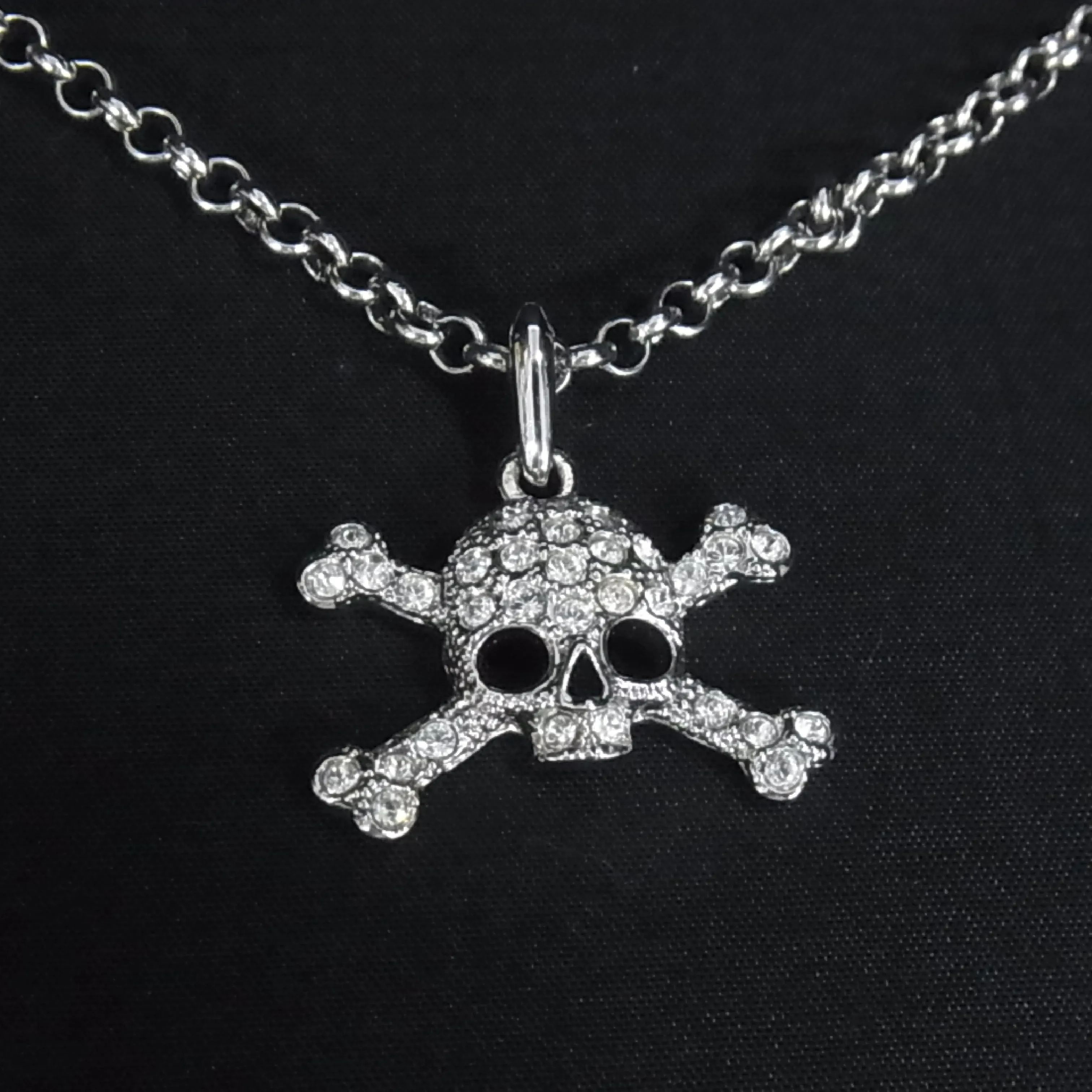 Skull Full diamonds necklace