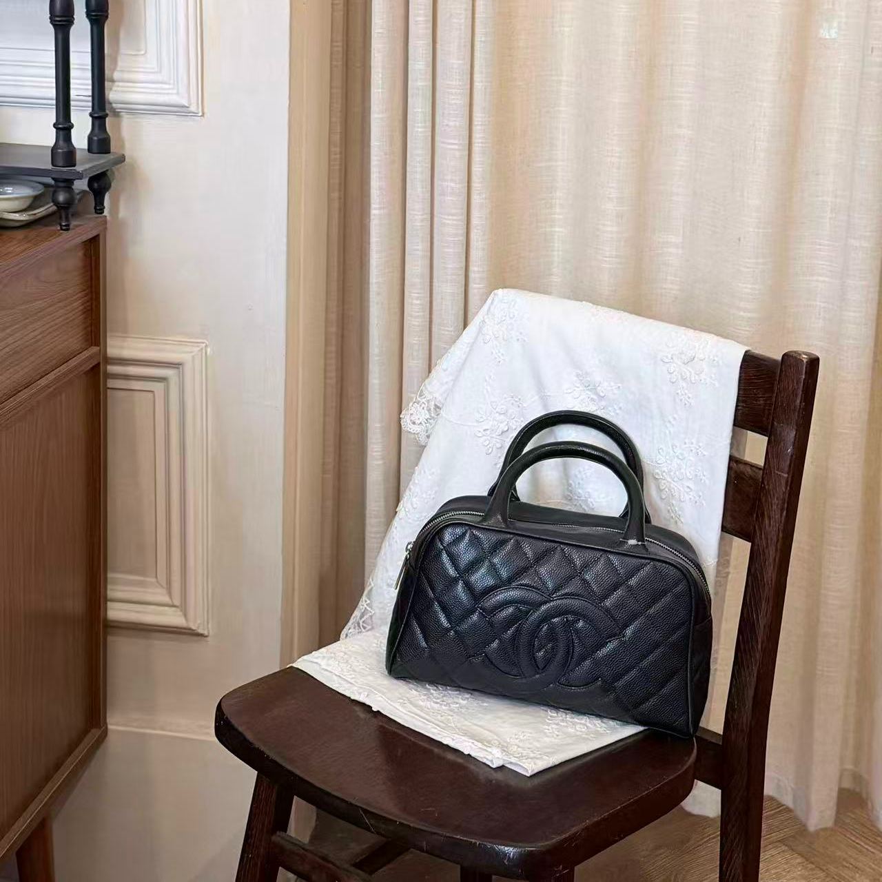 C Black bowling-style handbag