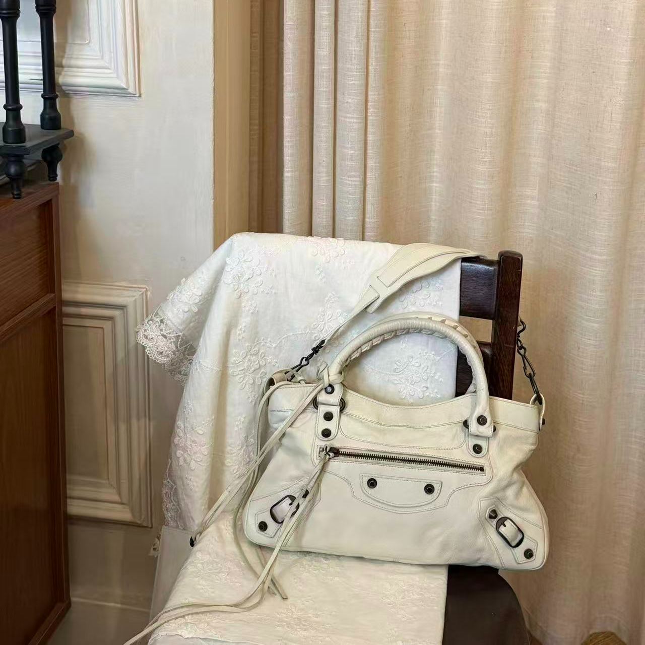 B White Small Motorcycle Bag