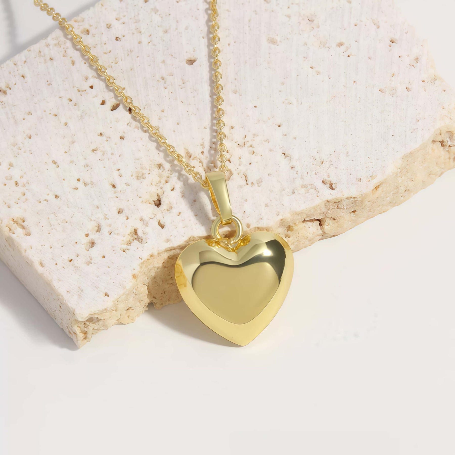 14K Gold Heart Pendant Necklace – A Reflection of Pure Love