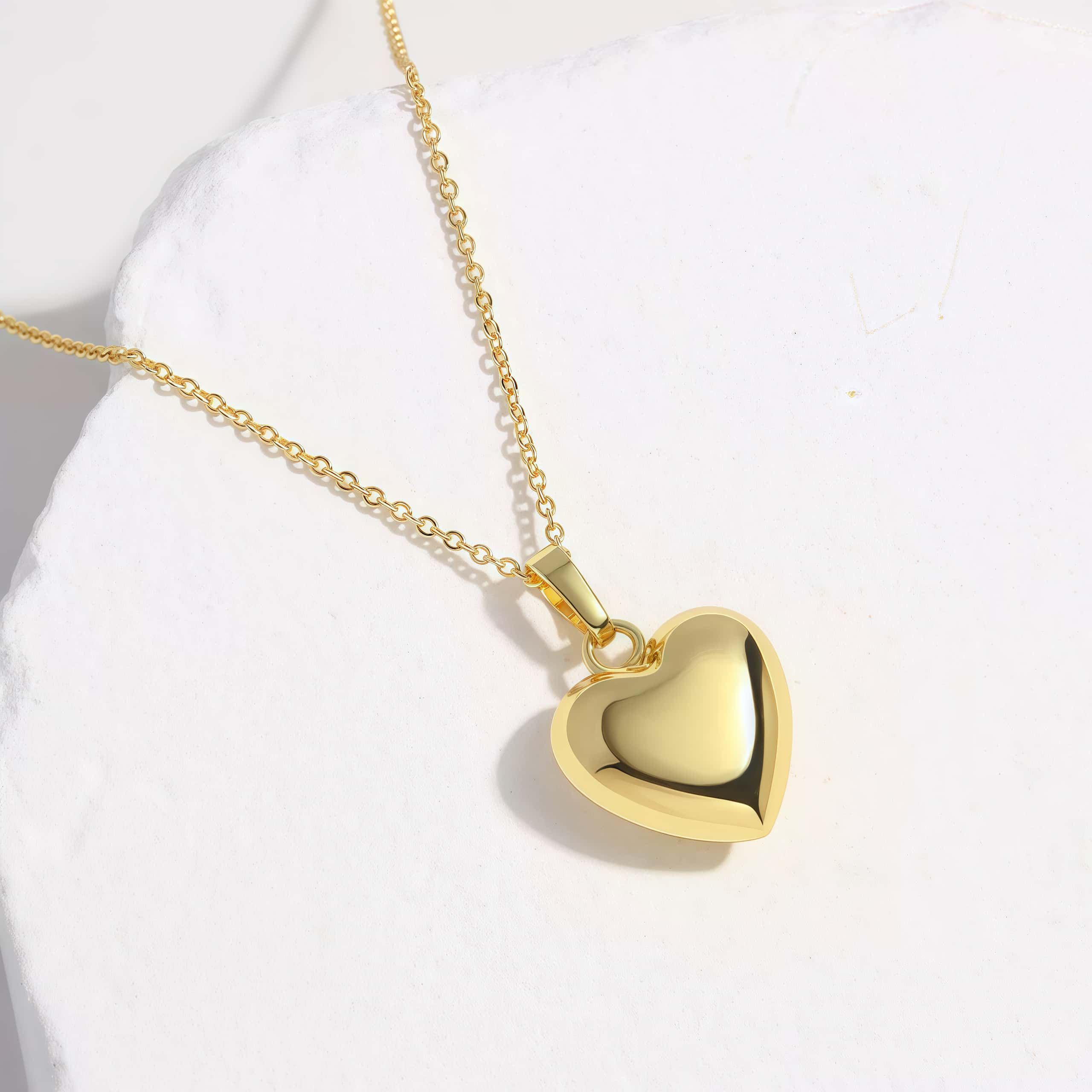 14K Gold Heart Pendant Necklace – A Reflection of Pure Love
