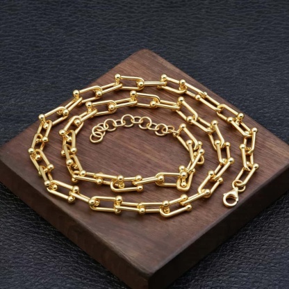 Luxurious Gold Toggle Closure Necklace