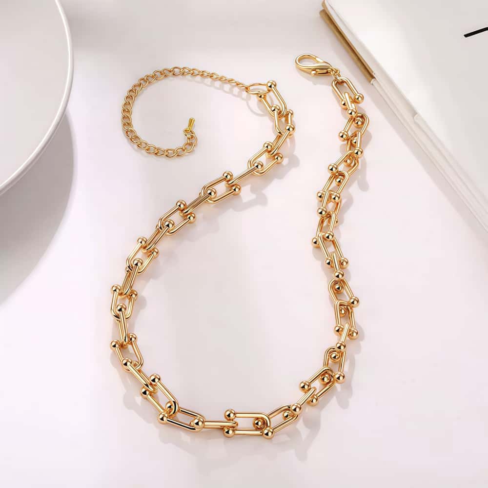 Luxurious Gold Toggle Closure Necklace