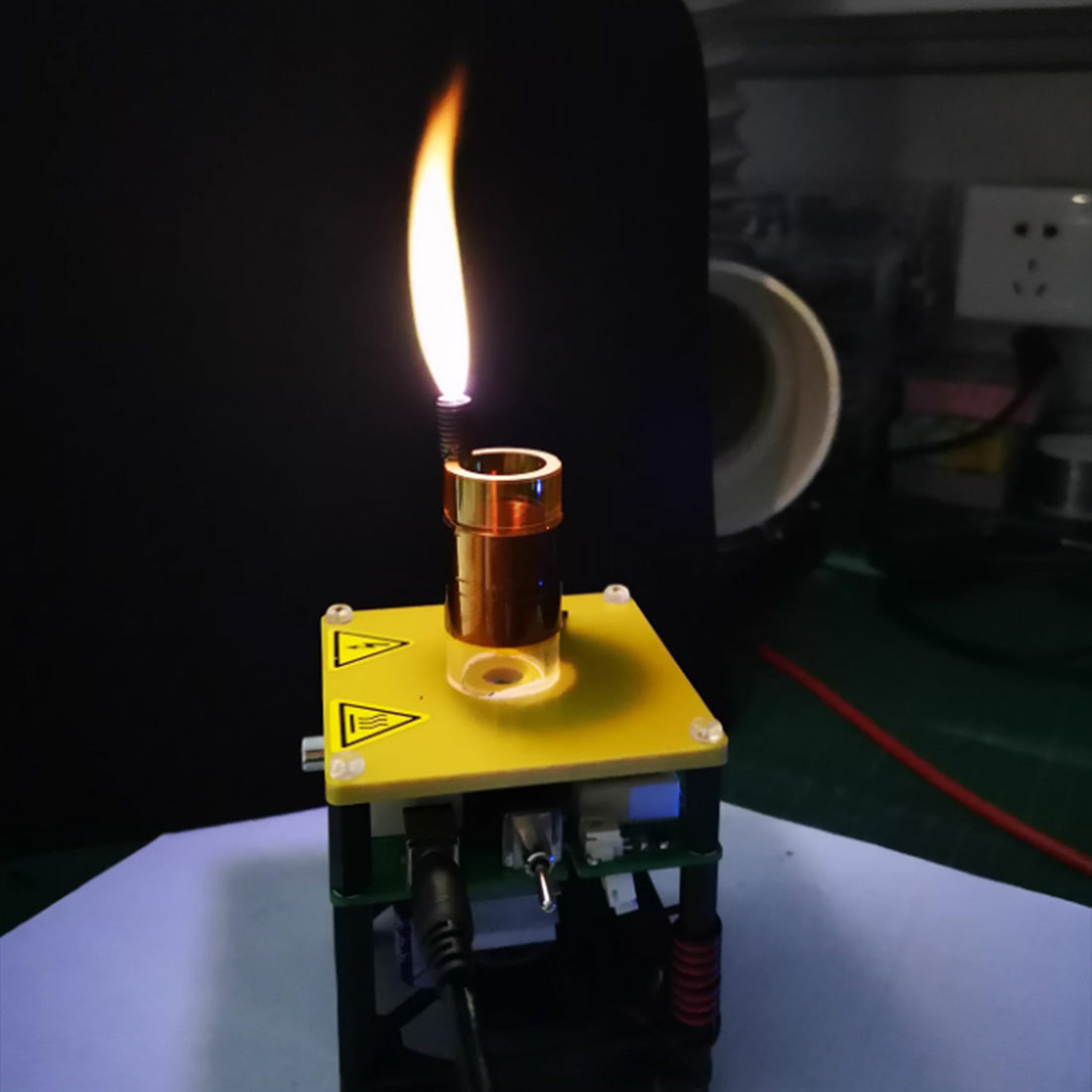HelloWorld7-Wireless Power Plasma Candle HFSSTC Tesla Coil