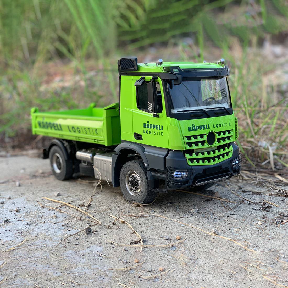 1/14 Scale 4x4 RC Dump Truck RTR Heavy Duty Hydraulic Dumper with Full Light and Sound System