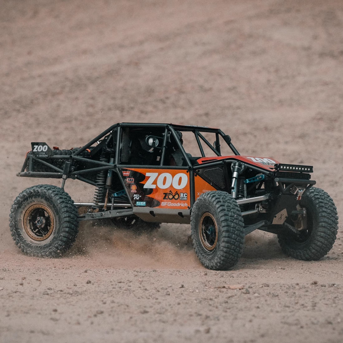 Capo CD 1582X Queen 1/8 Scale All-Metal ULTRA4 Climbing Car Kit