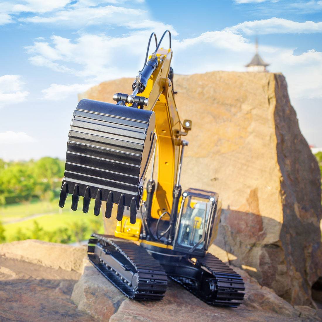Huina 1/16 Scale RC Hydraulic Excavator All Metal 24CH Construction Vehicle RTR with Battery and Lights