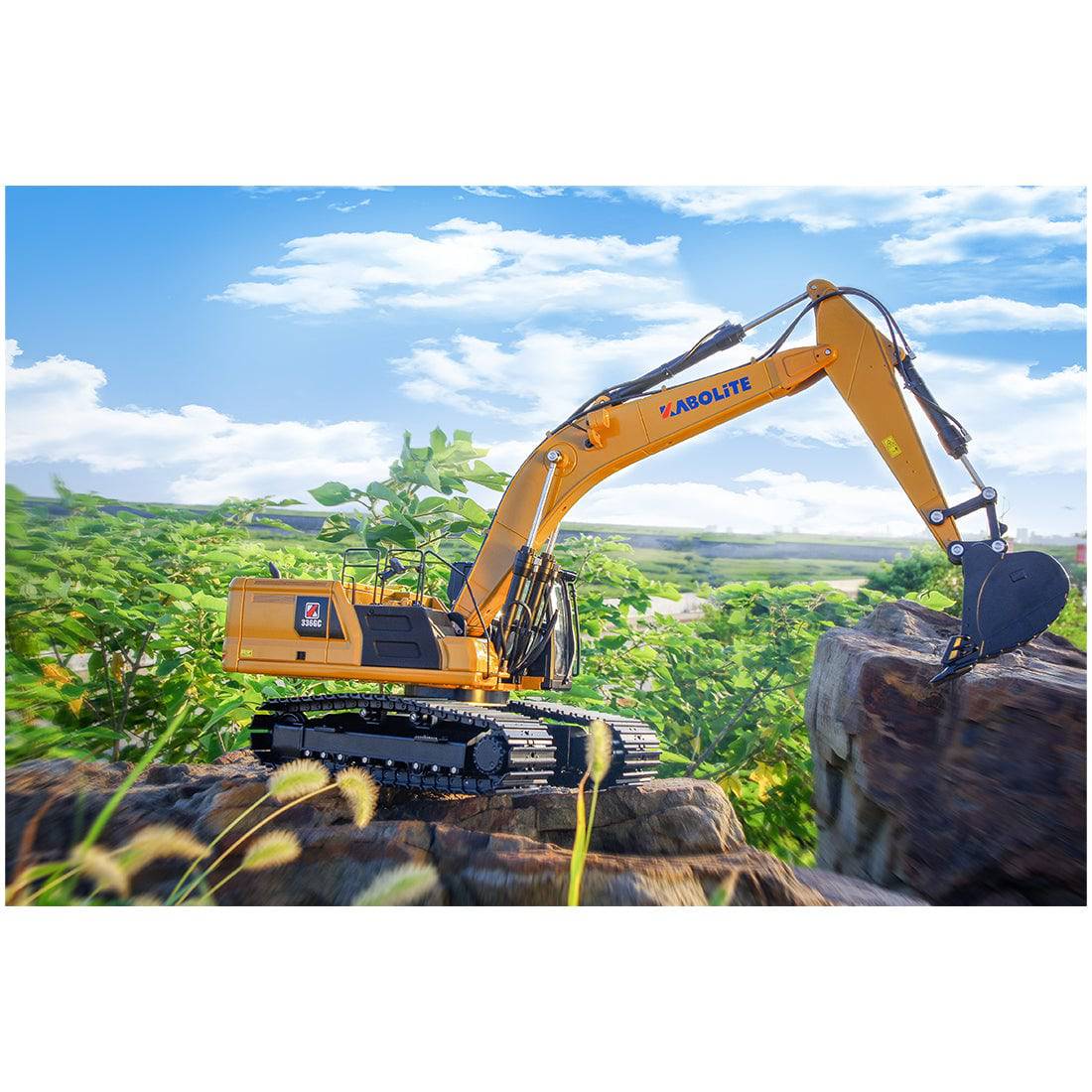 Huina 1/16 Scale RC Hydraulic Excavator All Metal 24CH Construction Vehicle RTR with Battery and Lights