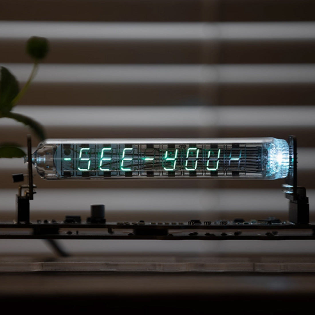 IV-18 VFD Vacuum Fluorescent Tube Clock Cyberpunk Desktop Ornament RGB Ambient Light
