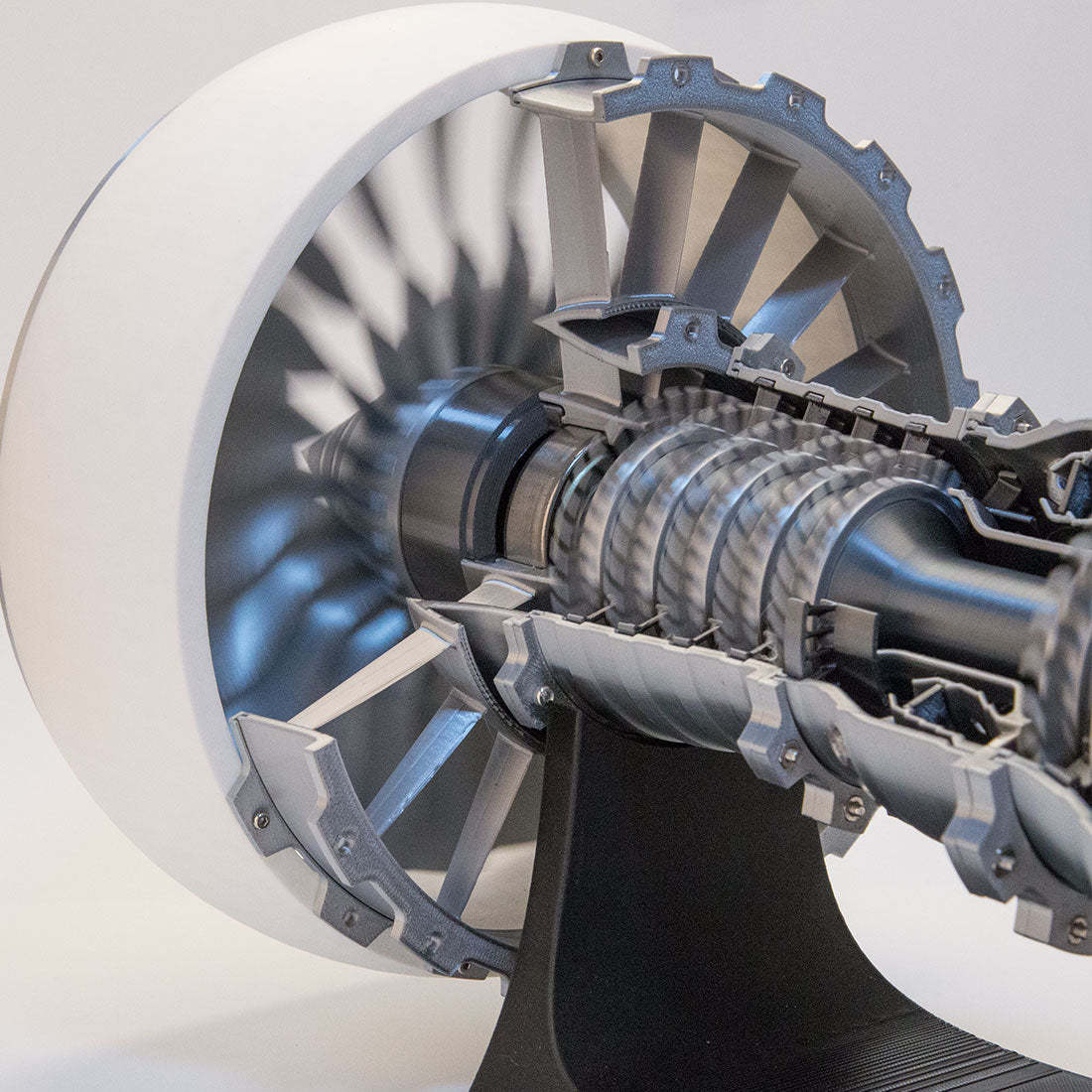 TR900 1/15 Scale Large Turbofan Engine Model with LED Flame Effect Aviation Gift-helloworld7