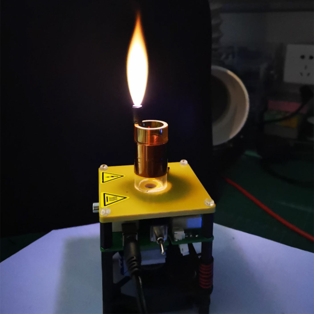 HelloWorld7-Wireless Power Plasma Candle HFSSTC Tesla Coil