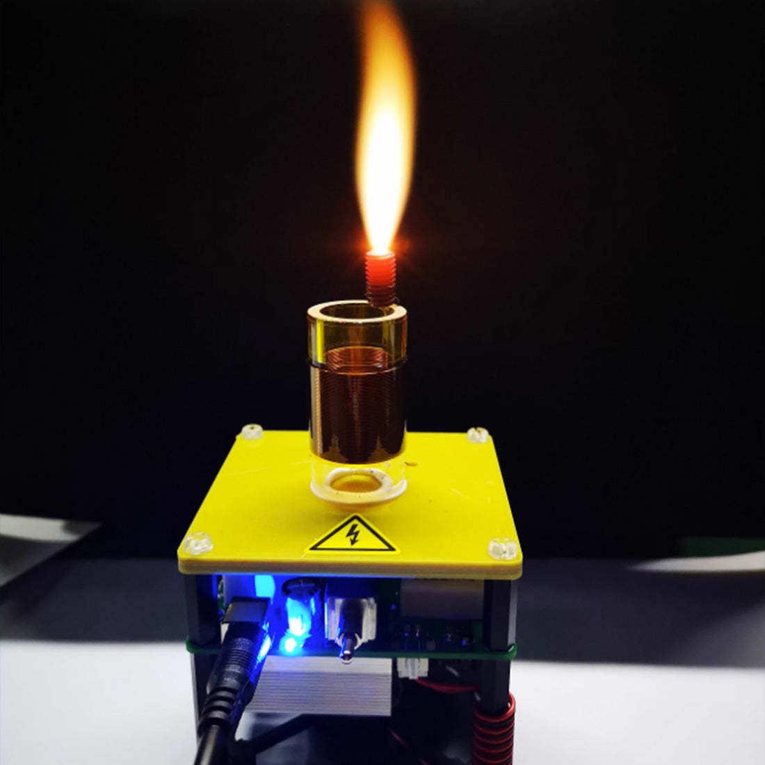 HelloWorld7-Wireless Power Plasma Candle HFSSTC Tesla Coil